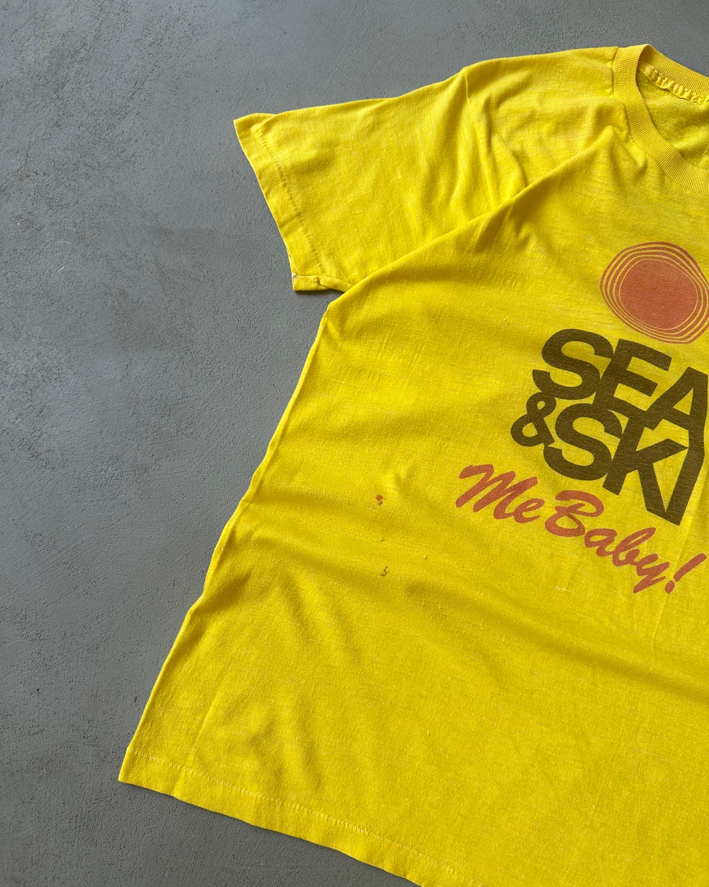 1980s- Distressed Yellow "Sea&Ski" T-Shirt - M