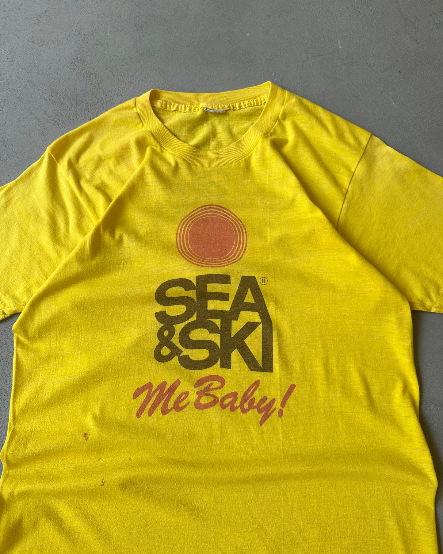 1980s- Distressed Yellow "Sea&Ski" T-Shirt - M