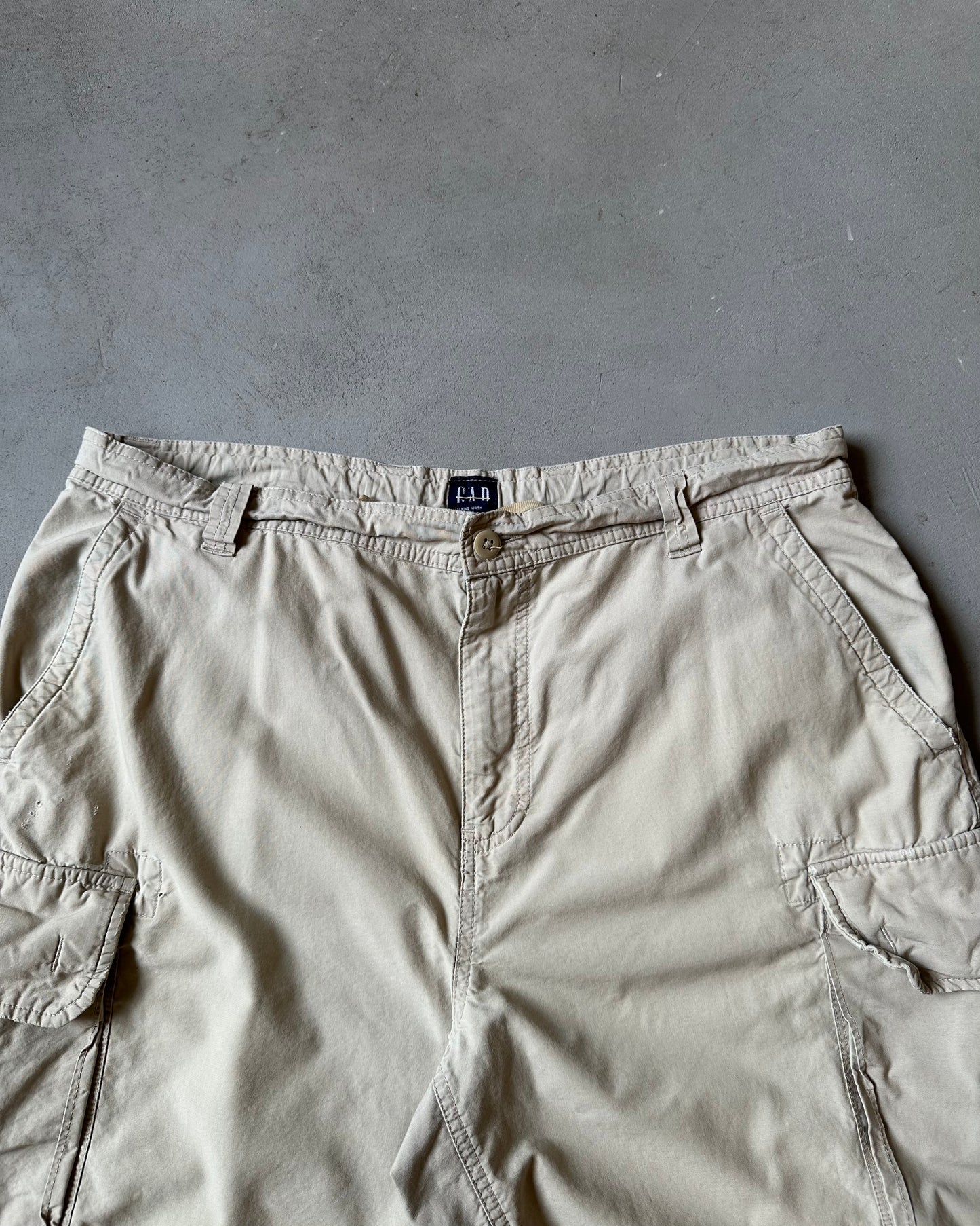 1990s - Tan GAP Cargo Shorts - 36/38