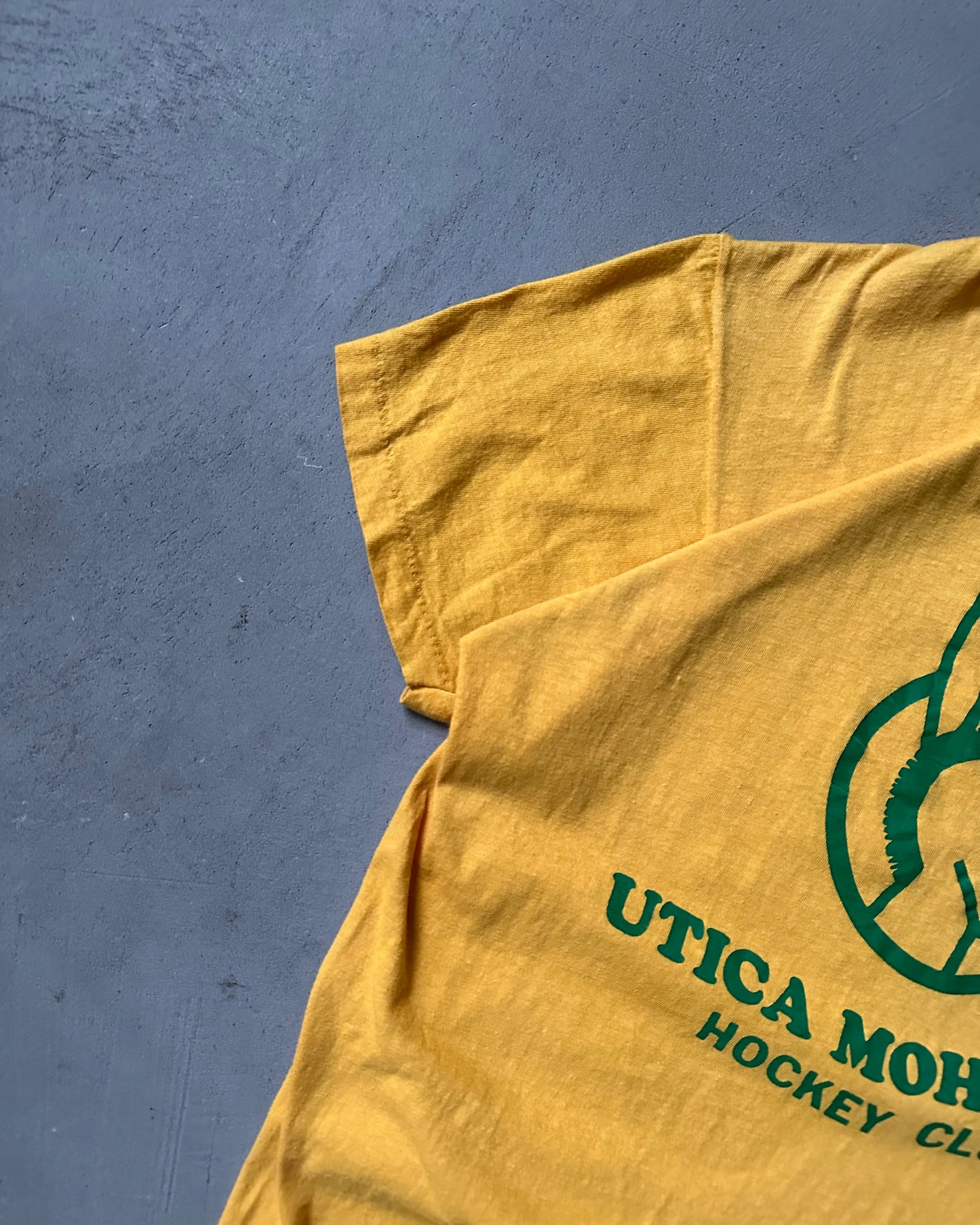 Années 1970 - T-shirt Utica Mohawks jaune - M