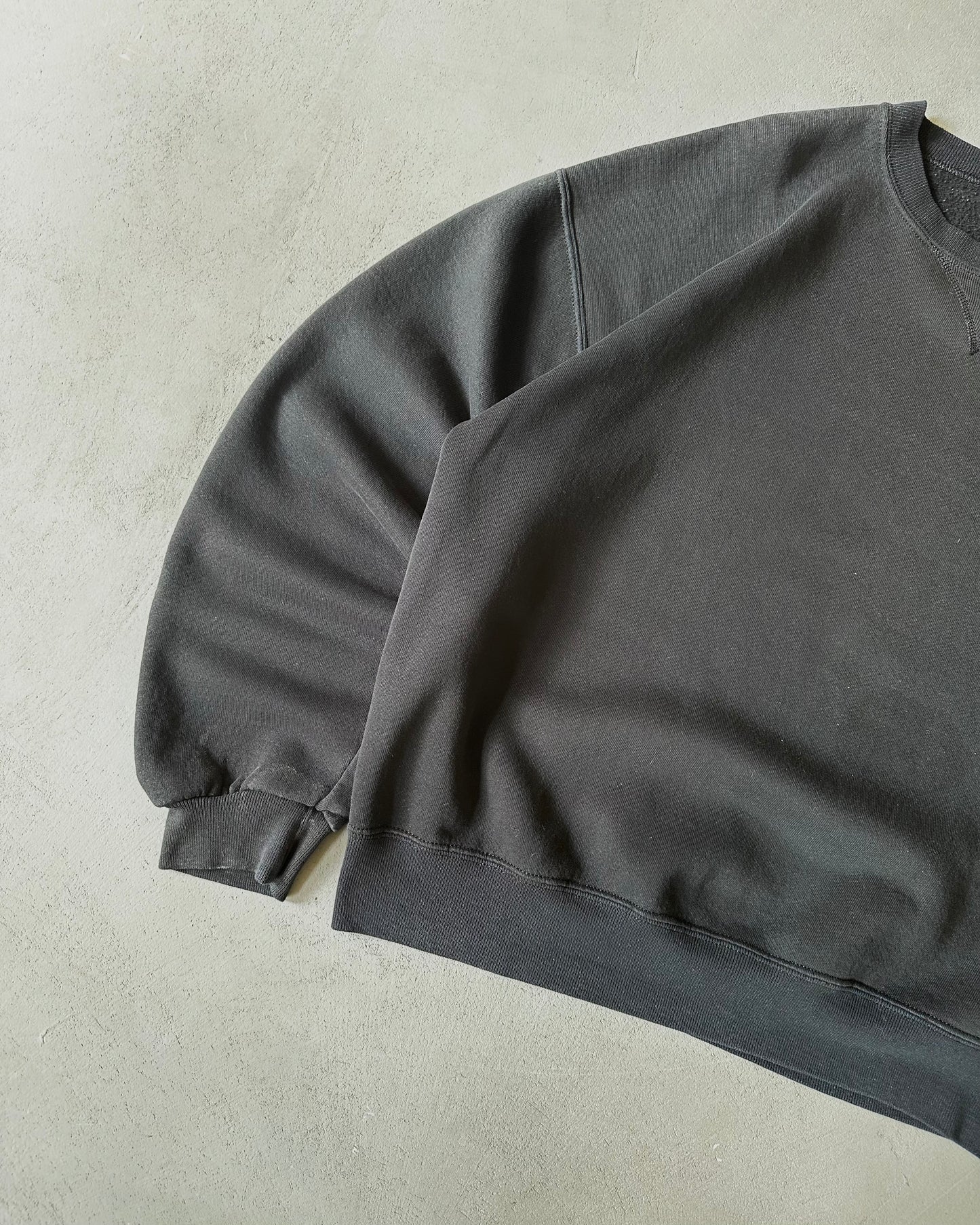 1990s - Black Russell Crewneck - L/XL