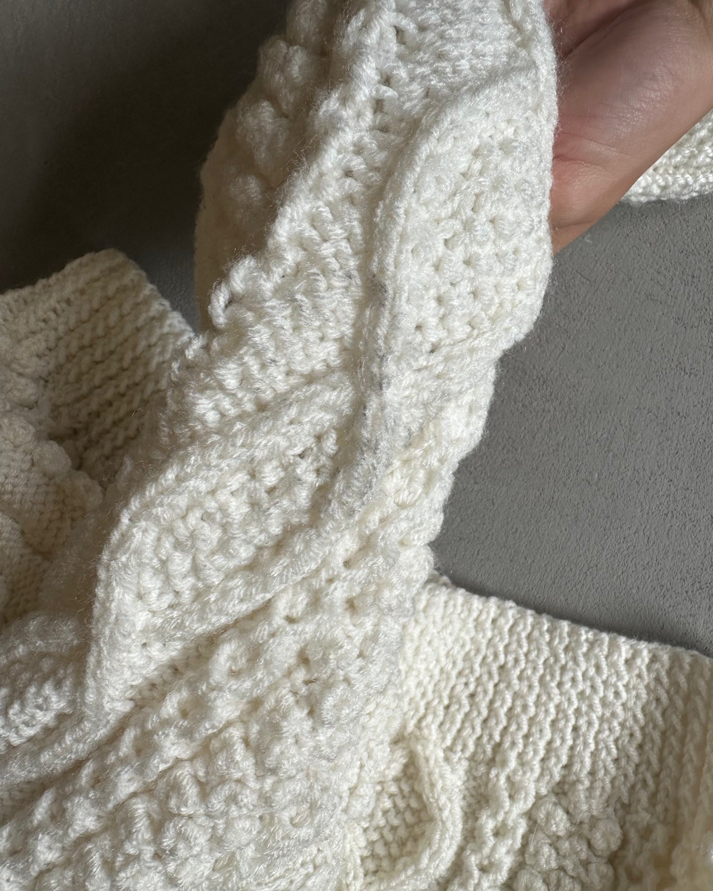 1990s - White Hand Knit Cableknit Cardigan - (W)M