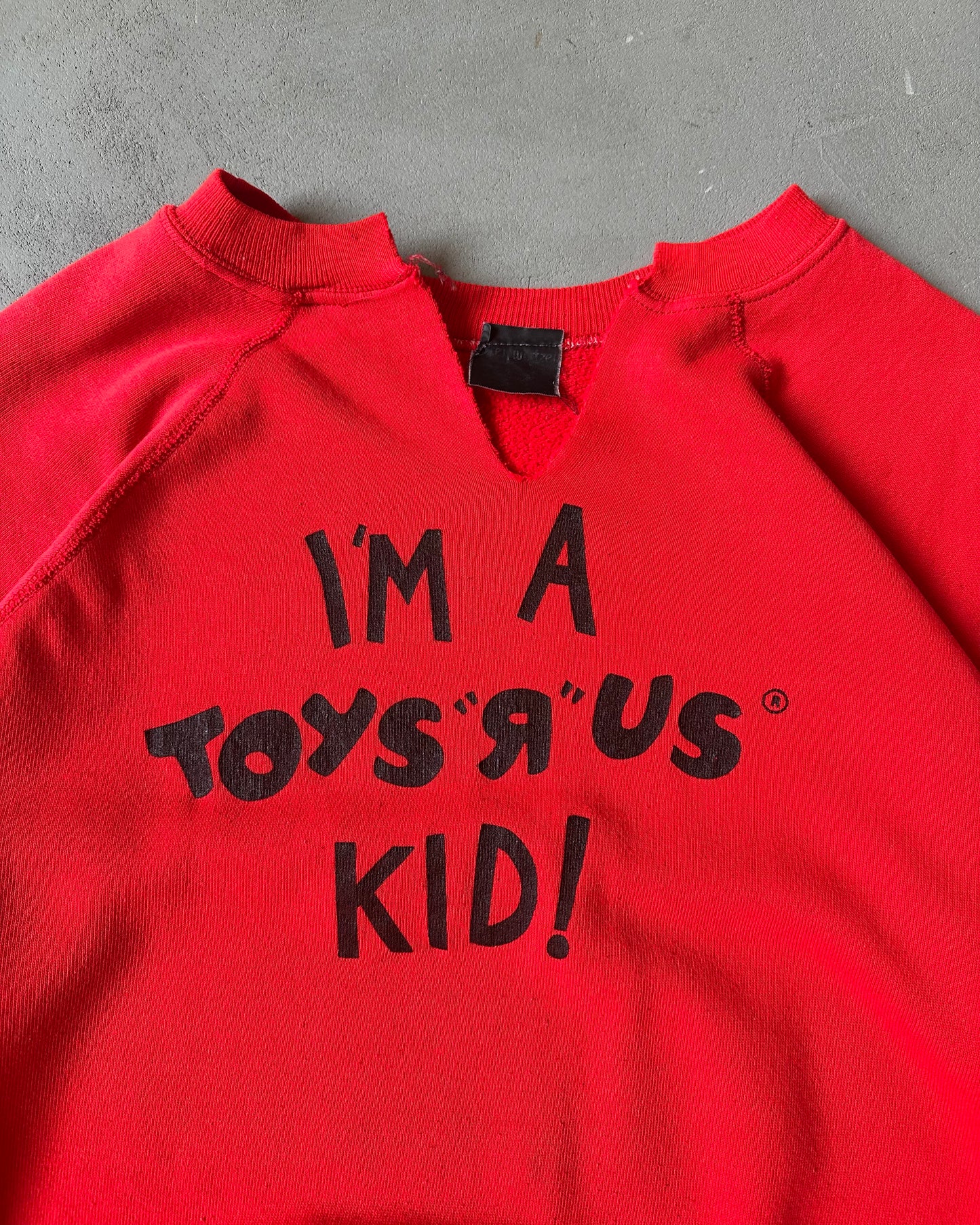 1980s - Distressed Red Toys"R"Us Crewneck - M