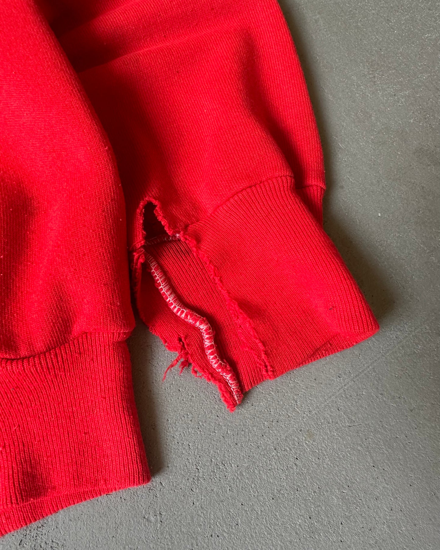 1980s - Distressed Red Toys"R"Us Crewneck - M
