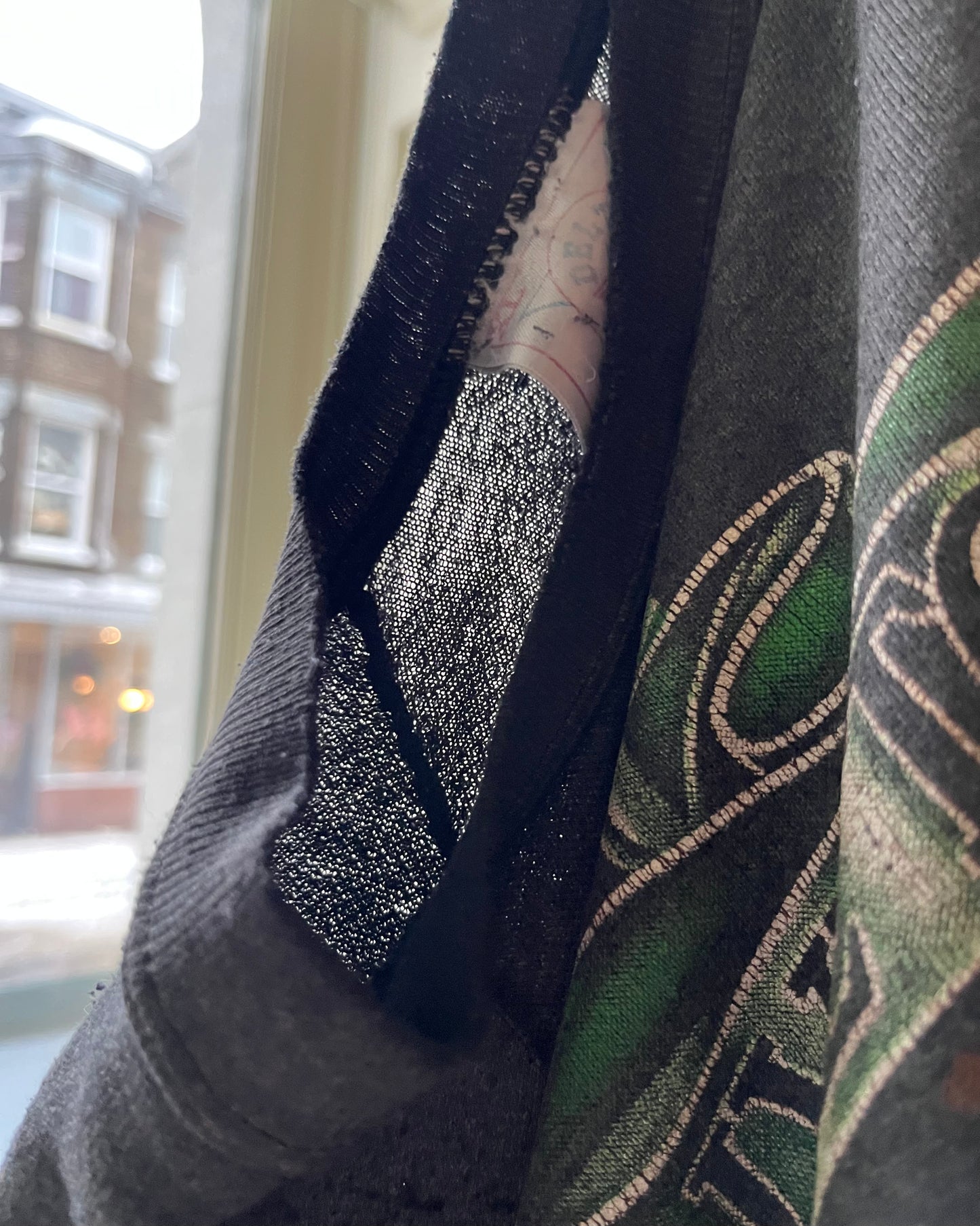 1980s - Distressed Black HD 3D Emblem Crewneck - L