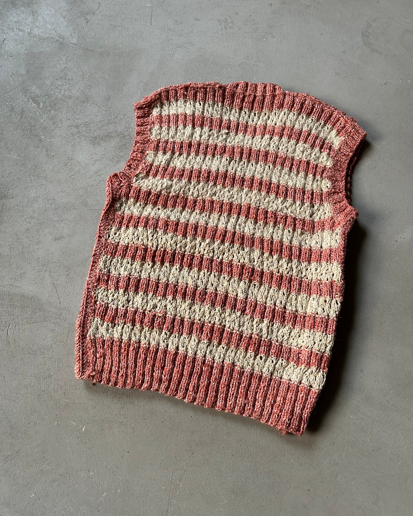 1970s - Pink/Beige Hankdnit Striped Sweater Vest - S