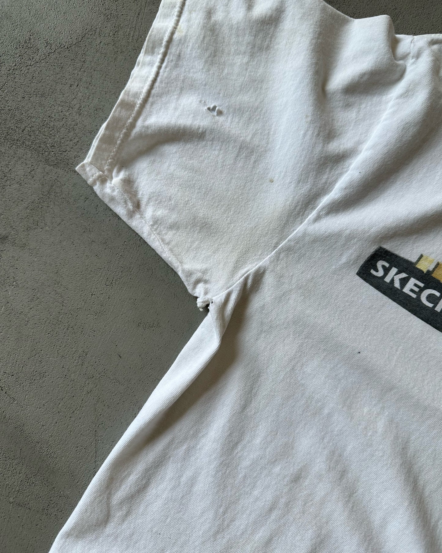 1990s - Distressed Skechers T-Shirt - L