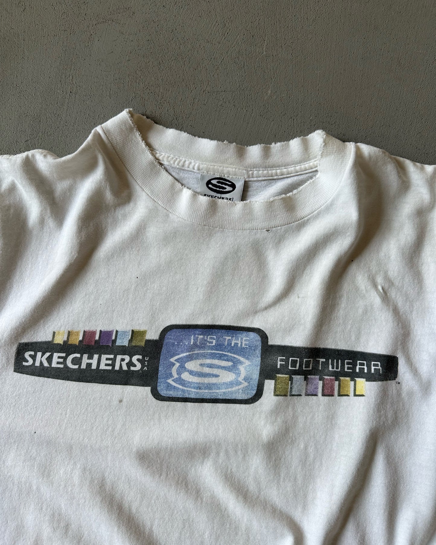 1990s - Distressed Skechers T-Shirt - L