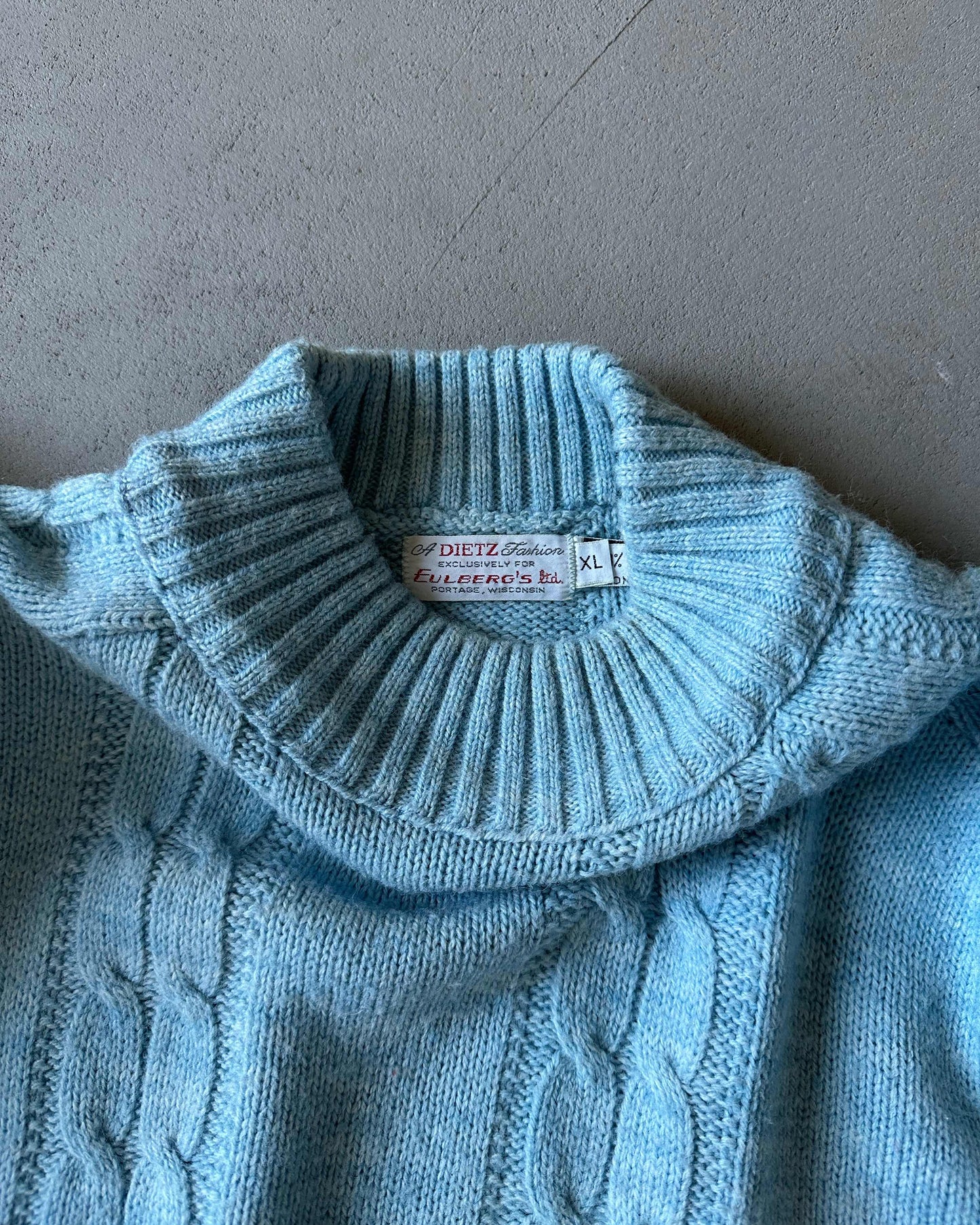 1980s - Light Blue Cableknit Sweater - L