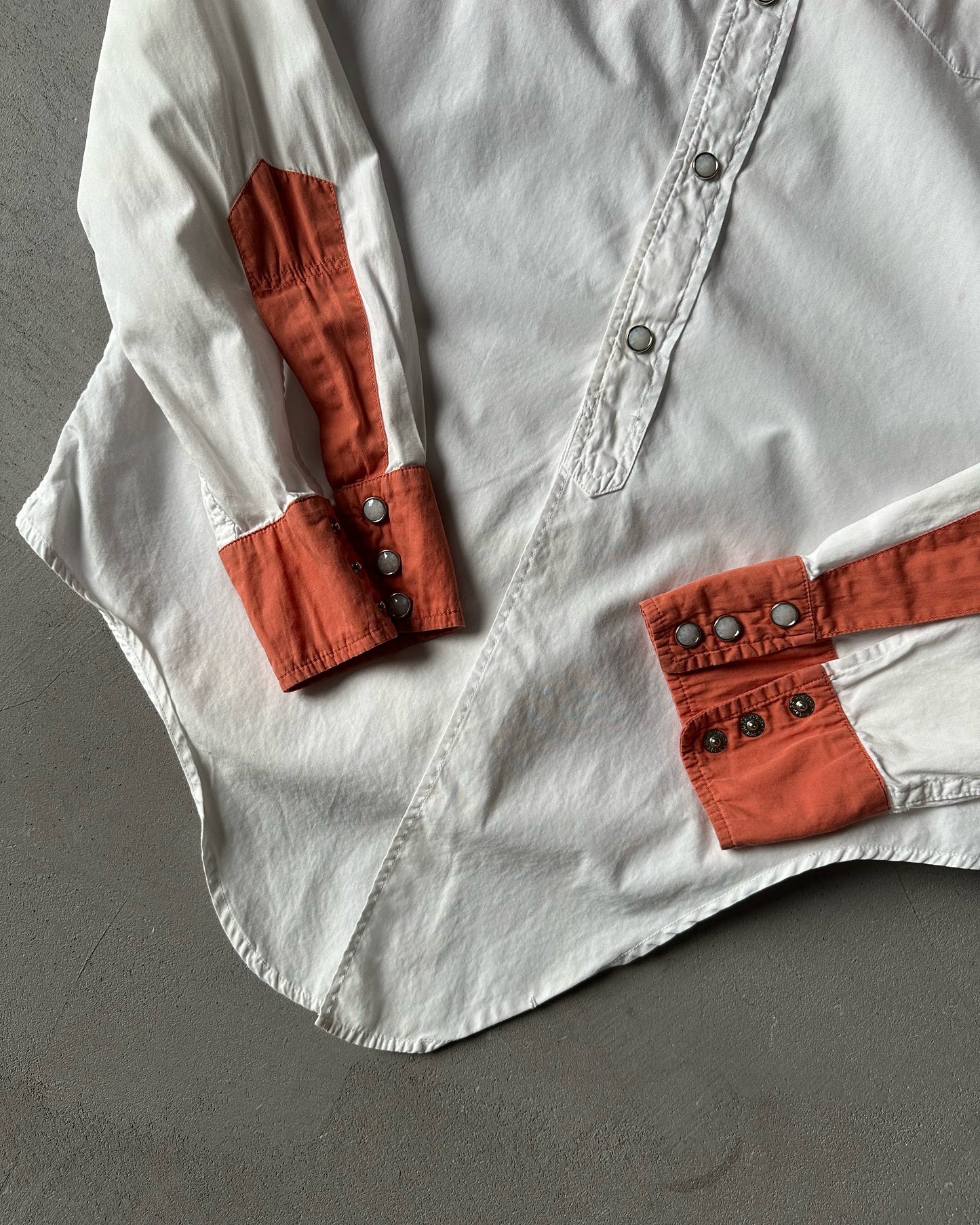 1960s - White/Coral "Cowboys" Chainstitch Pearl Snap Shirt - XS(Long)