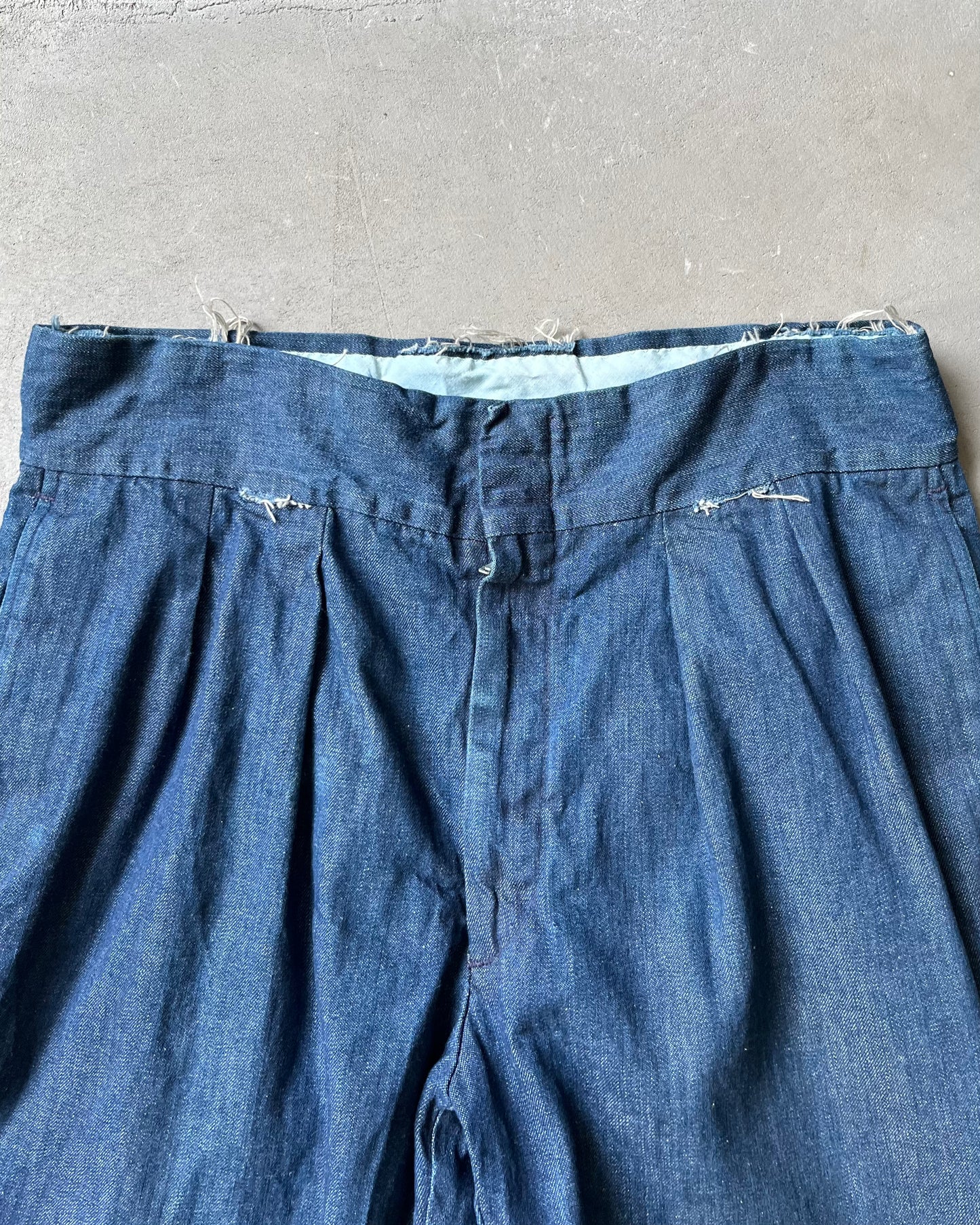 1970s - Distressed Pleated Flare Jeans - 33x28