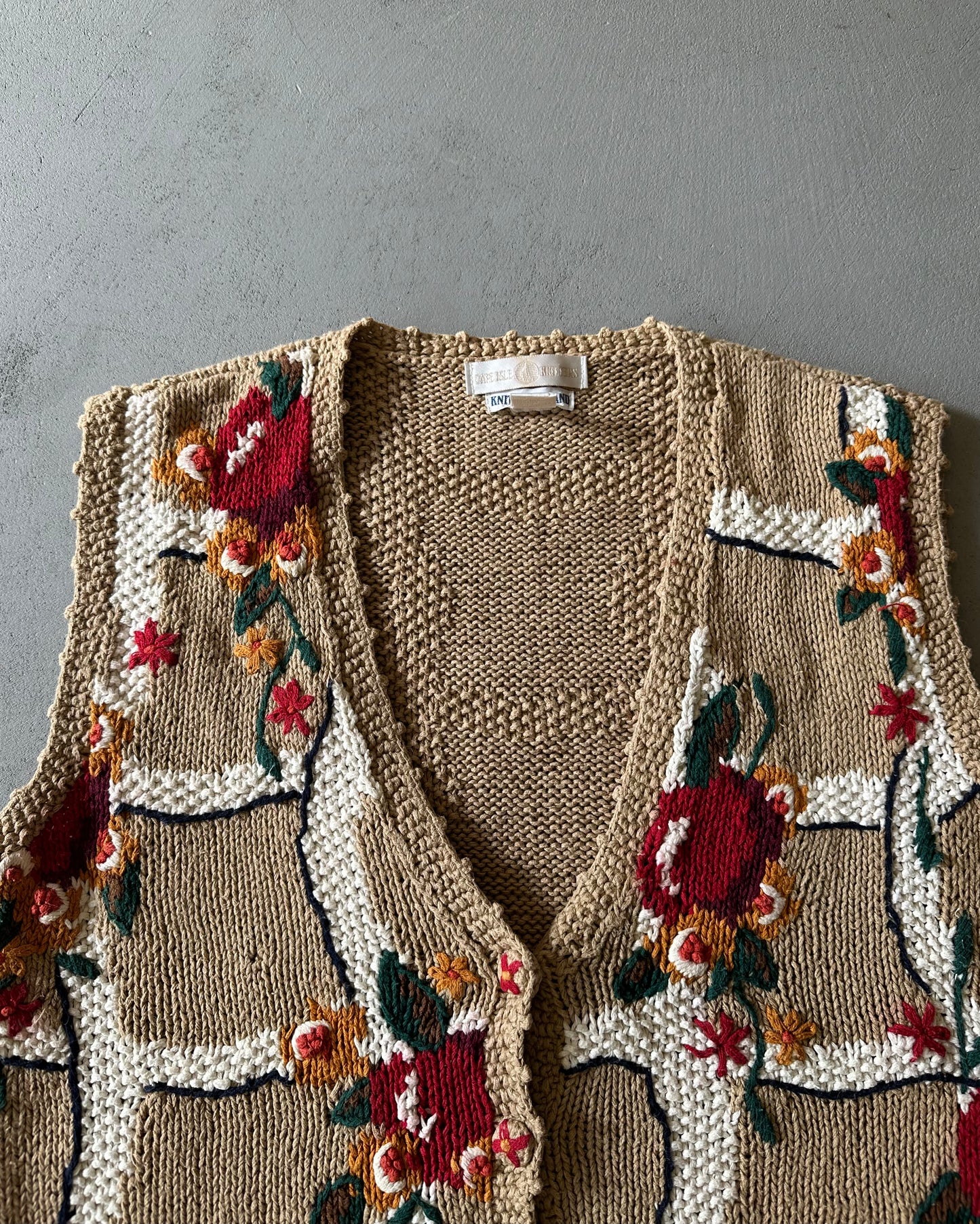 1990s - Tan/Red Floral Hand Knit Women's Sweater Vest - (W)L