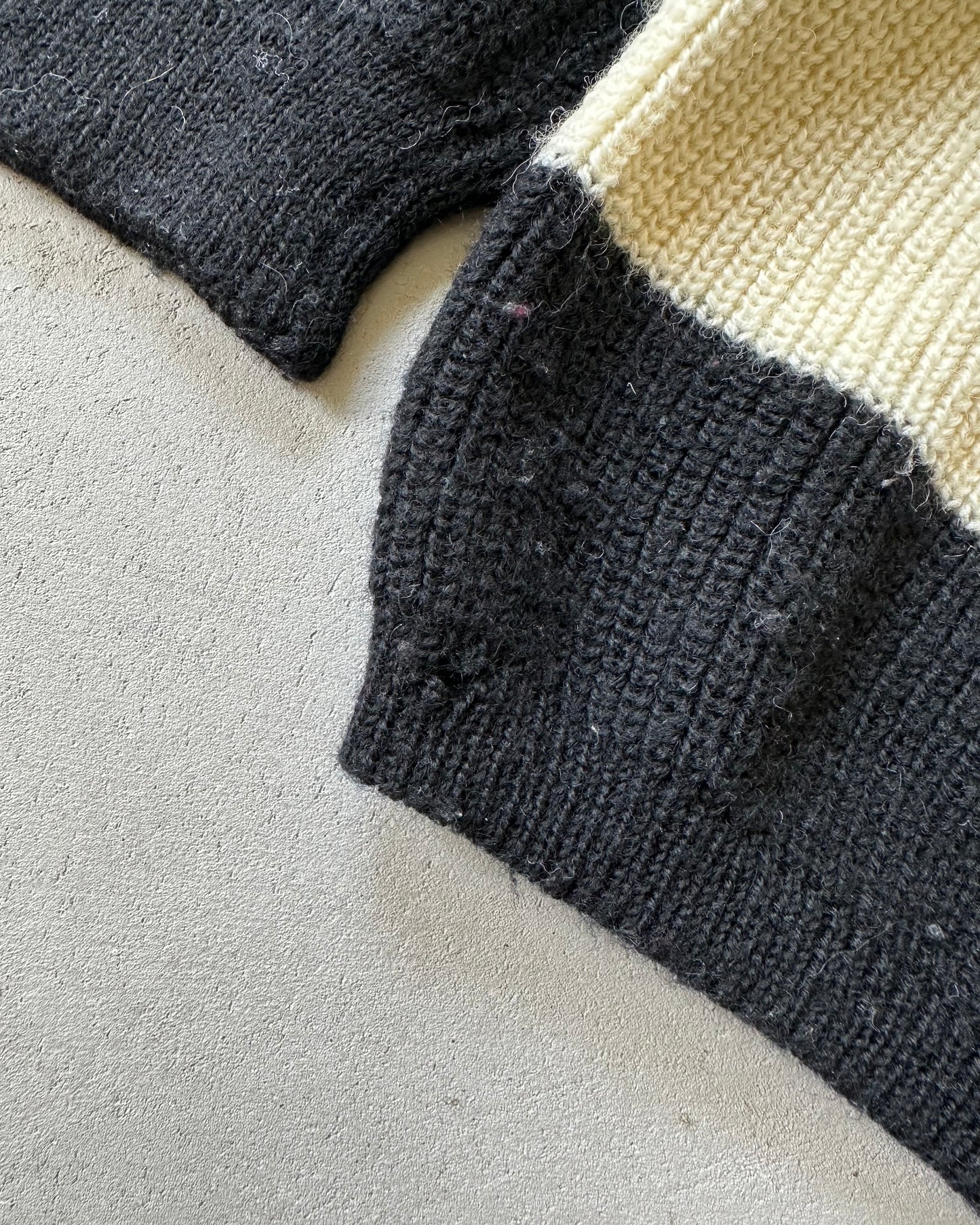 1970s - Black/White Striped Sweater - L