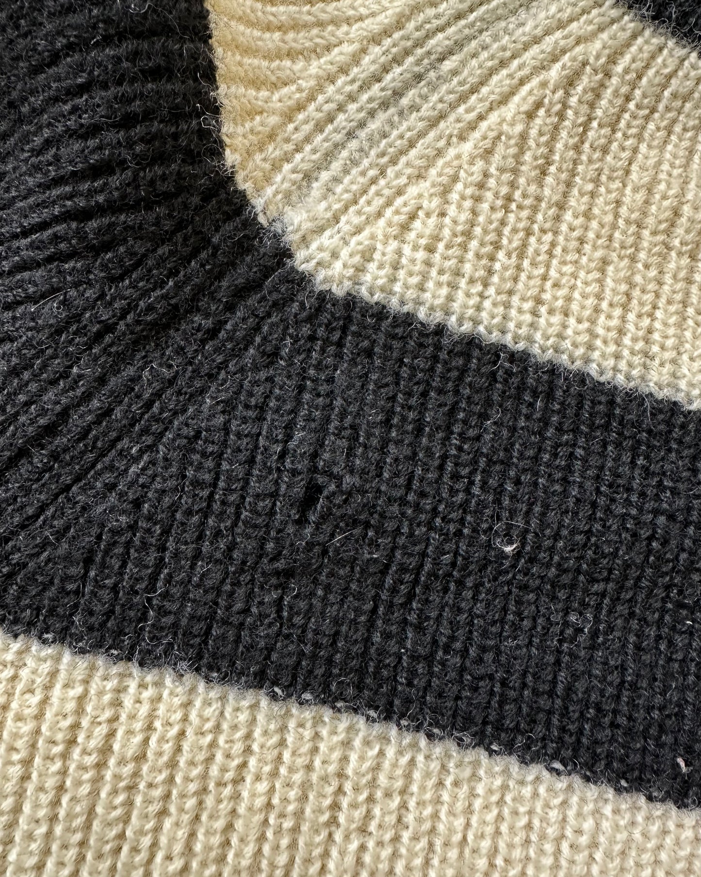1970s - Black/White Striped Sweater - L