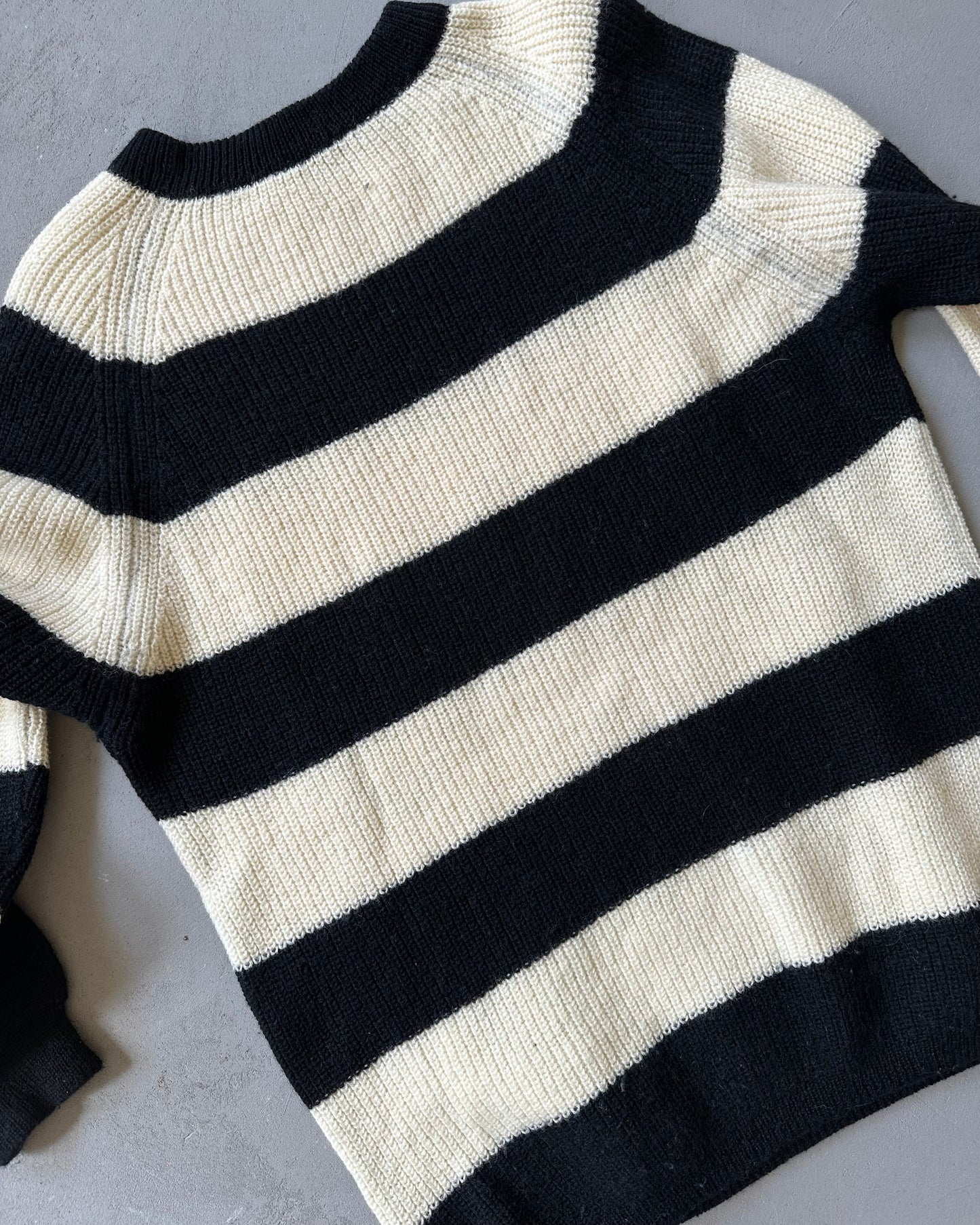 1970s - Black/White Striped Sweater - L