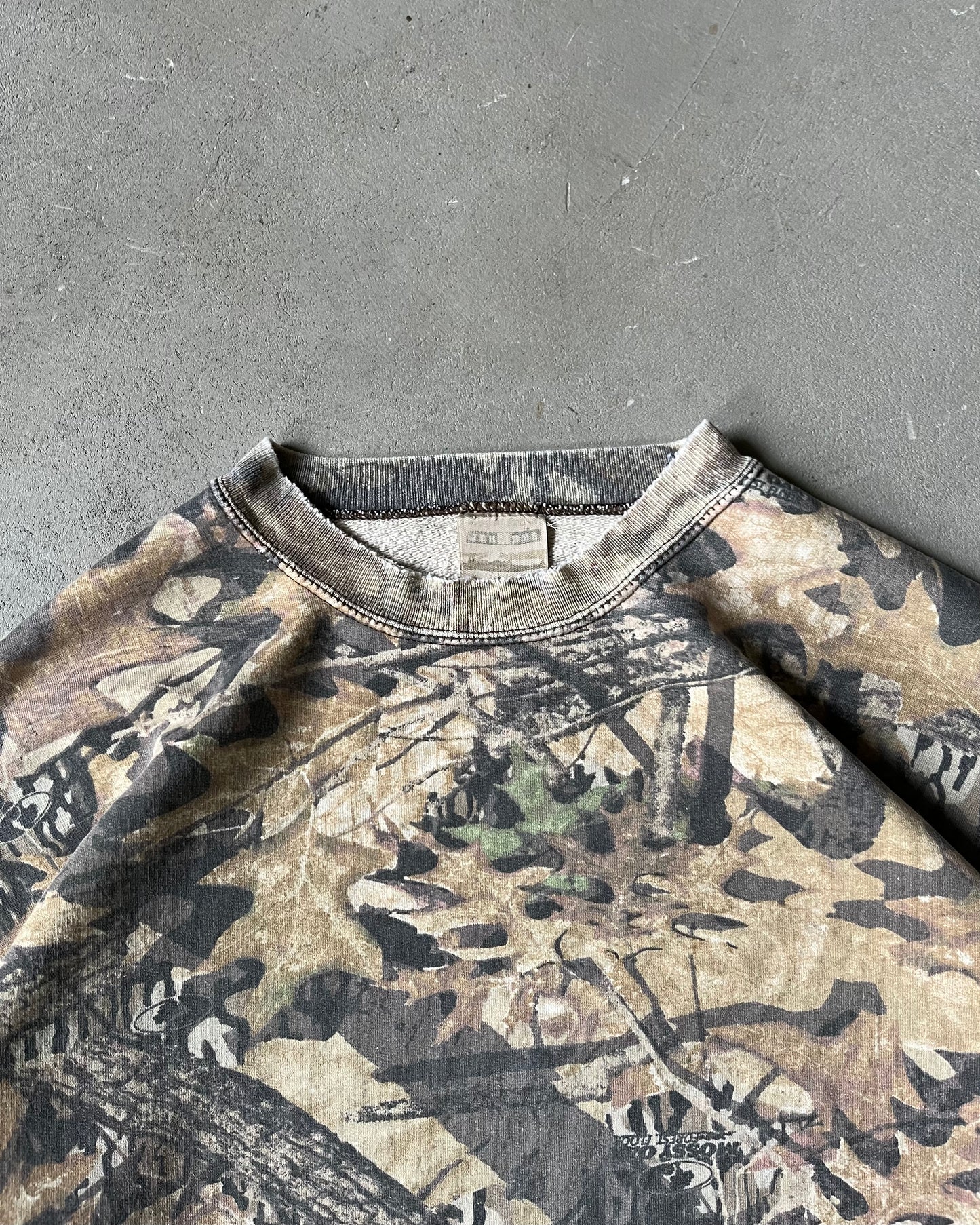 1990s - Distressed Camo Crewneck - XL