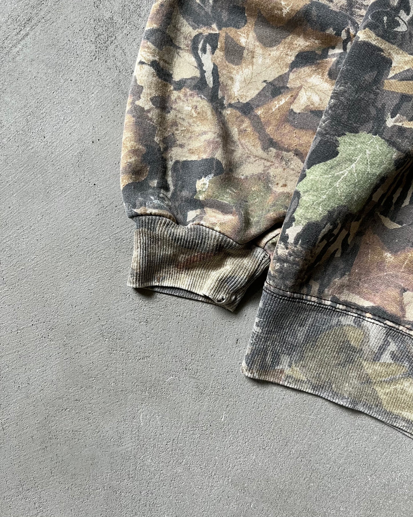 1990s - Distressed Camo Crewneck - XL