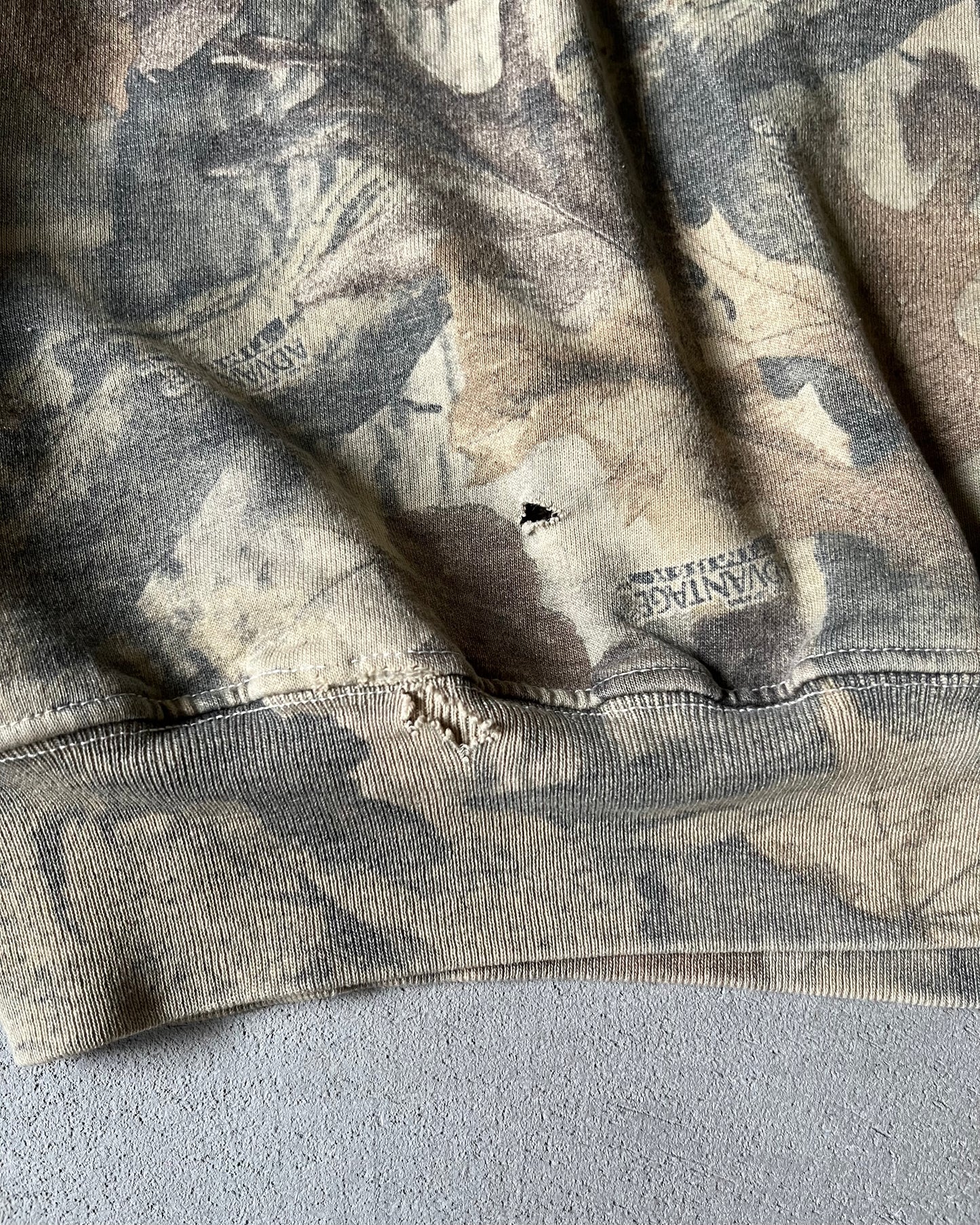 1990s - Distressed Light Camo Crewneck - XXL