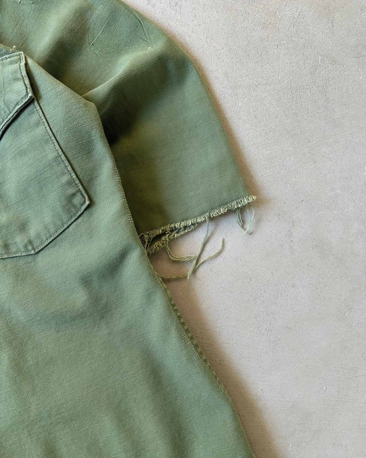 1970s - Distressed Green OG-107 Cut Off Military Shirt - S/M