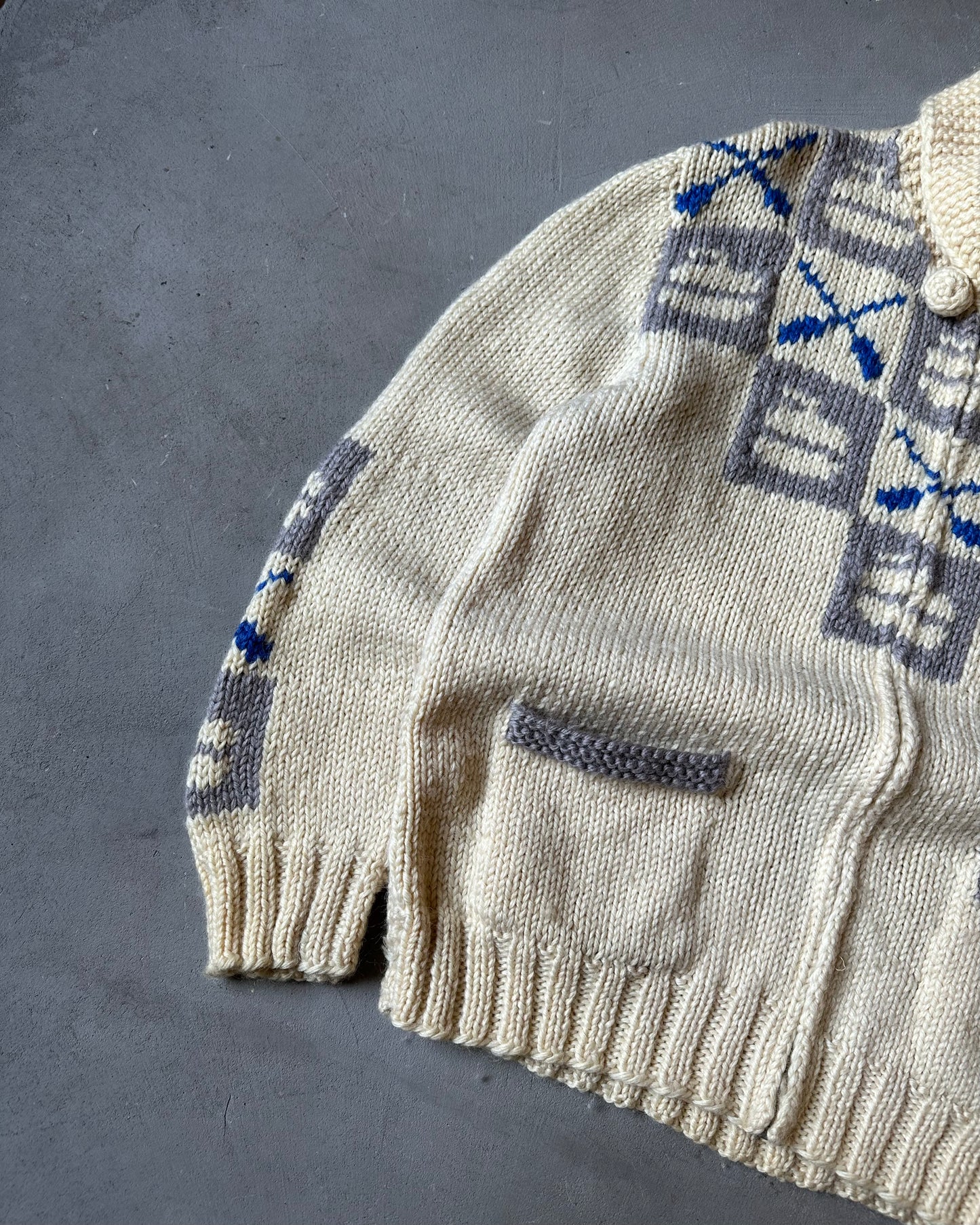 Années 1970 - Pull Cowichan beige frisé - L