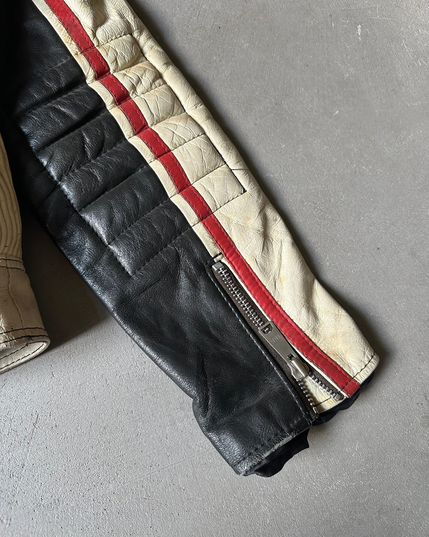Années 70 - Blouson Moto en Cuir Crème/Noir Vieilli - XS