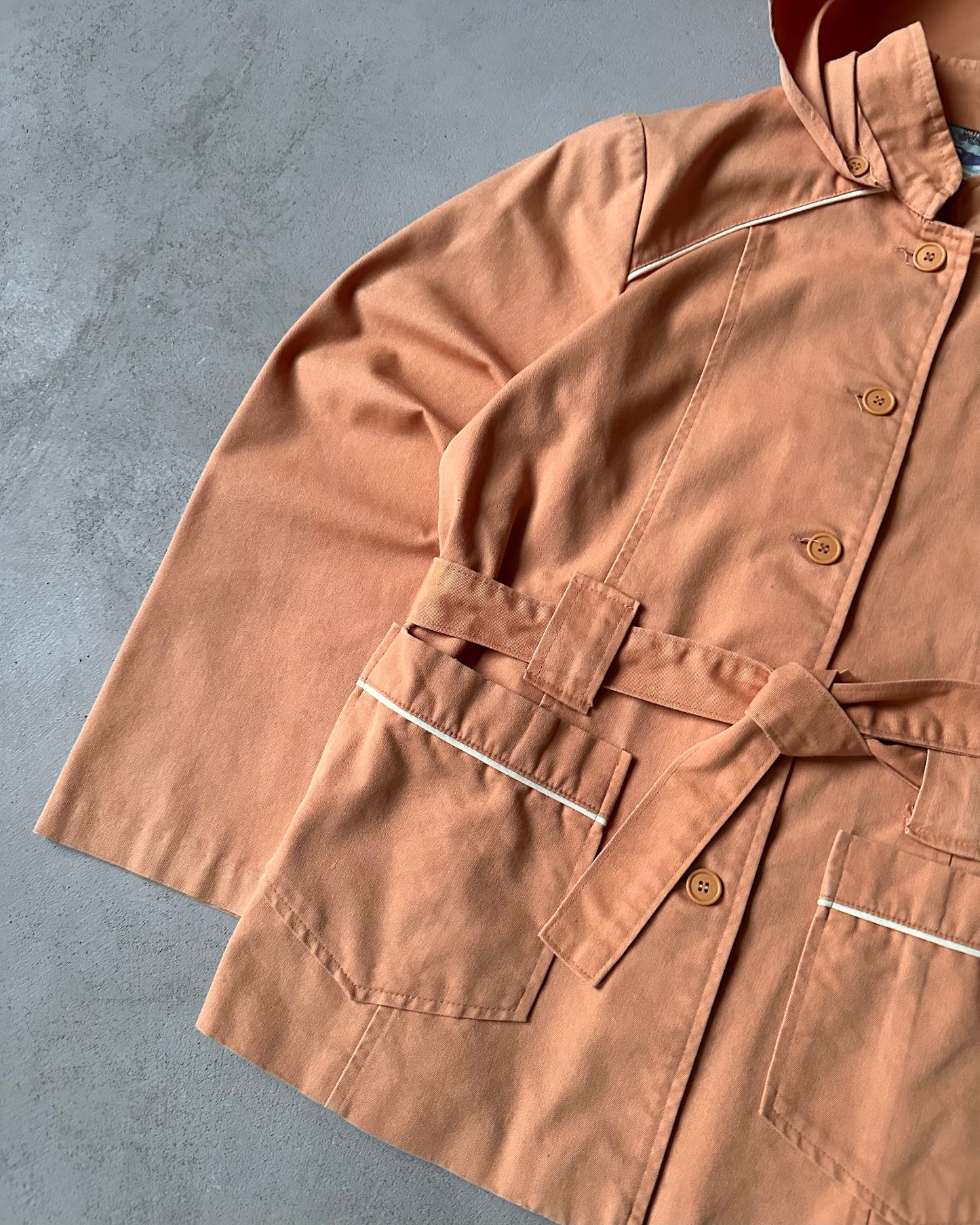 Années 1970 - Veste ceinturée couleur pêche pour femme - (F)S