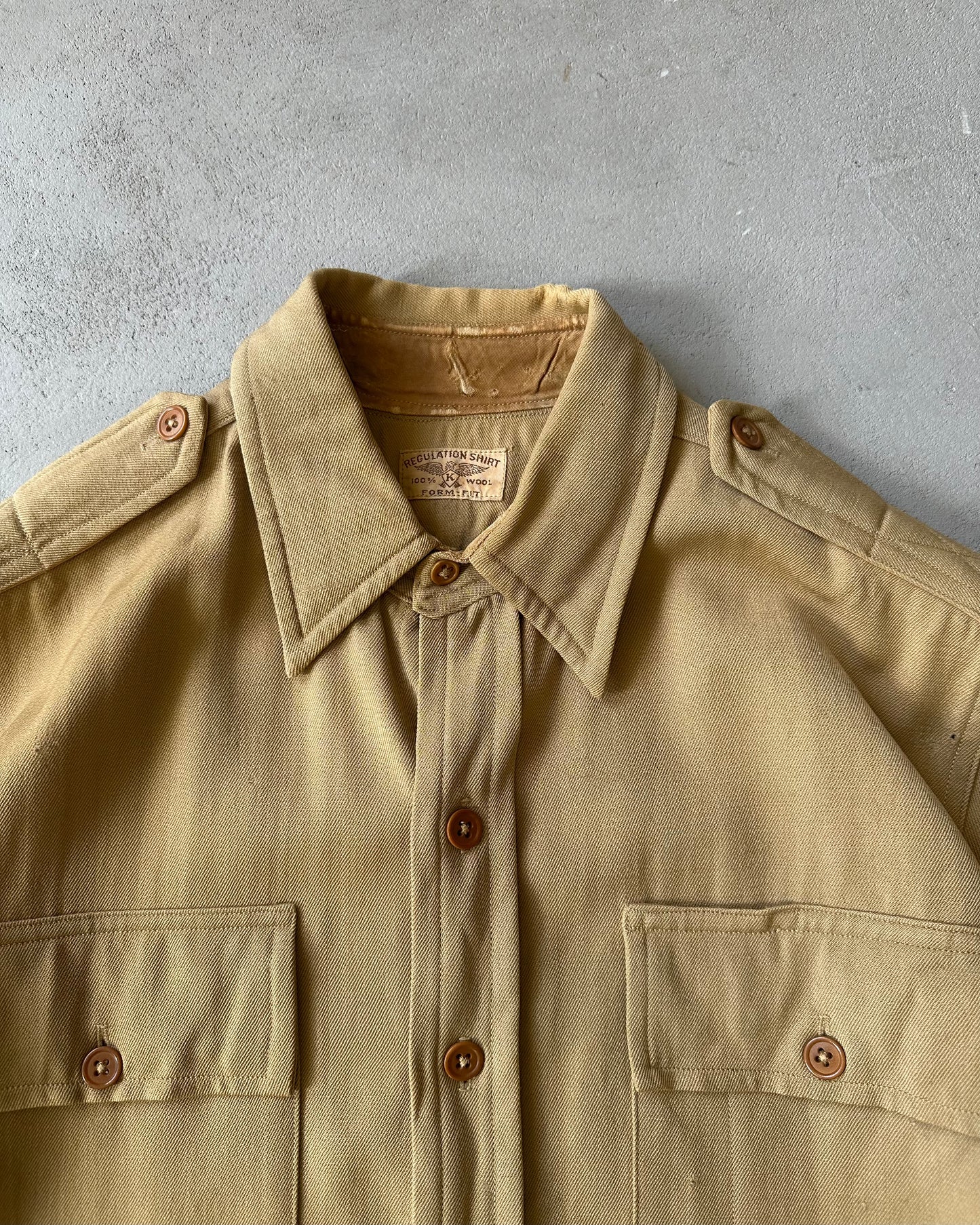 Années 1940 - Chemise réglementaire en laine de chameau vieillie - T/M