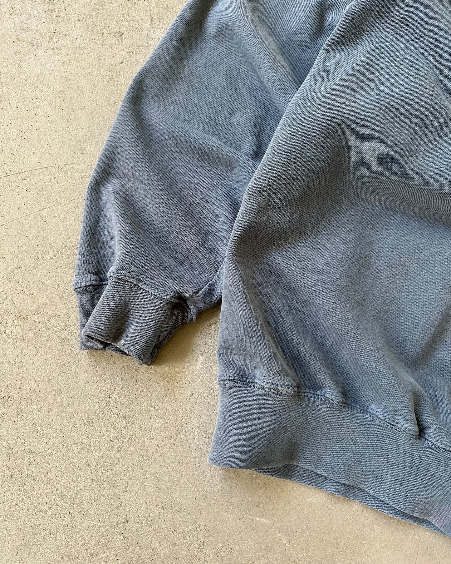 1990s - Distressed Blue Levi's Crewneck - L