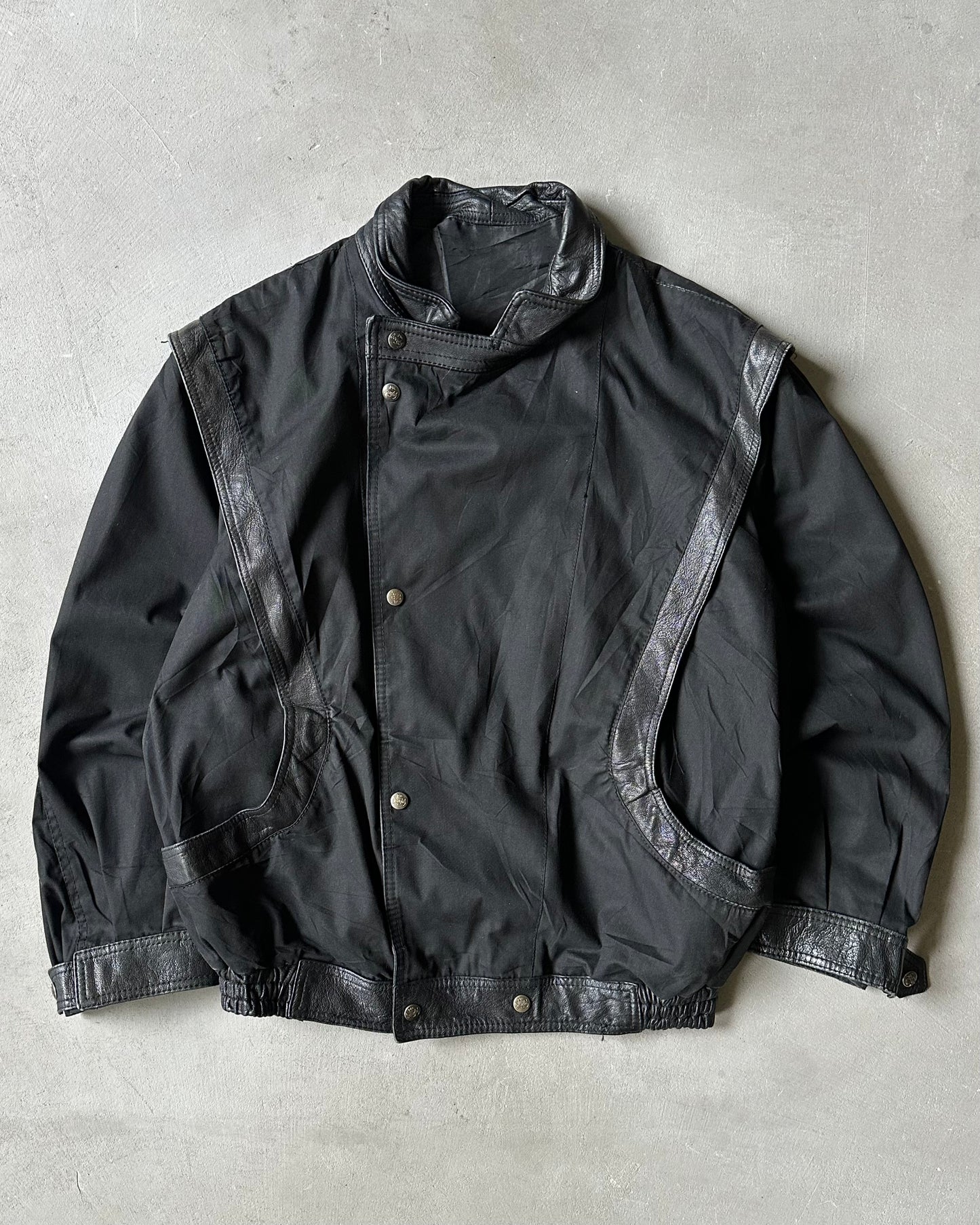 Années 1980 - Veste asymétrique noire McDouglas - L