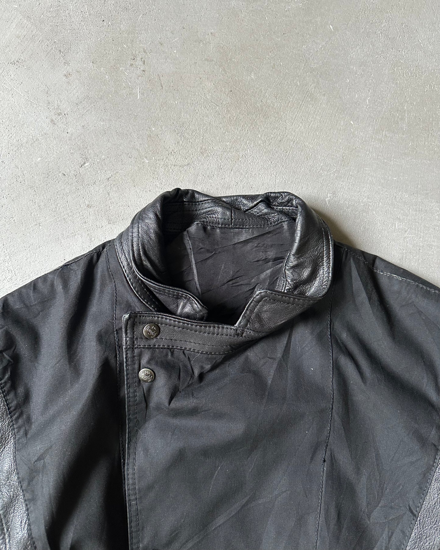 Années 1980 - Veste asymétrique noire McDouglas - L