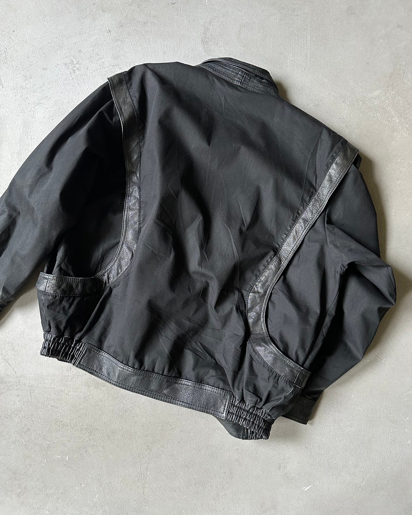 Années 1980 - Veste asymétrique noire McDouglas - L