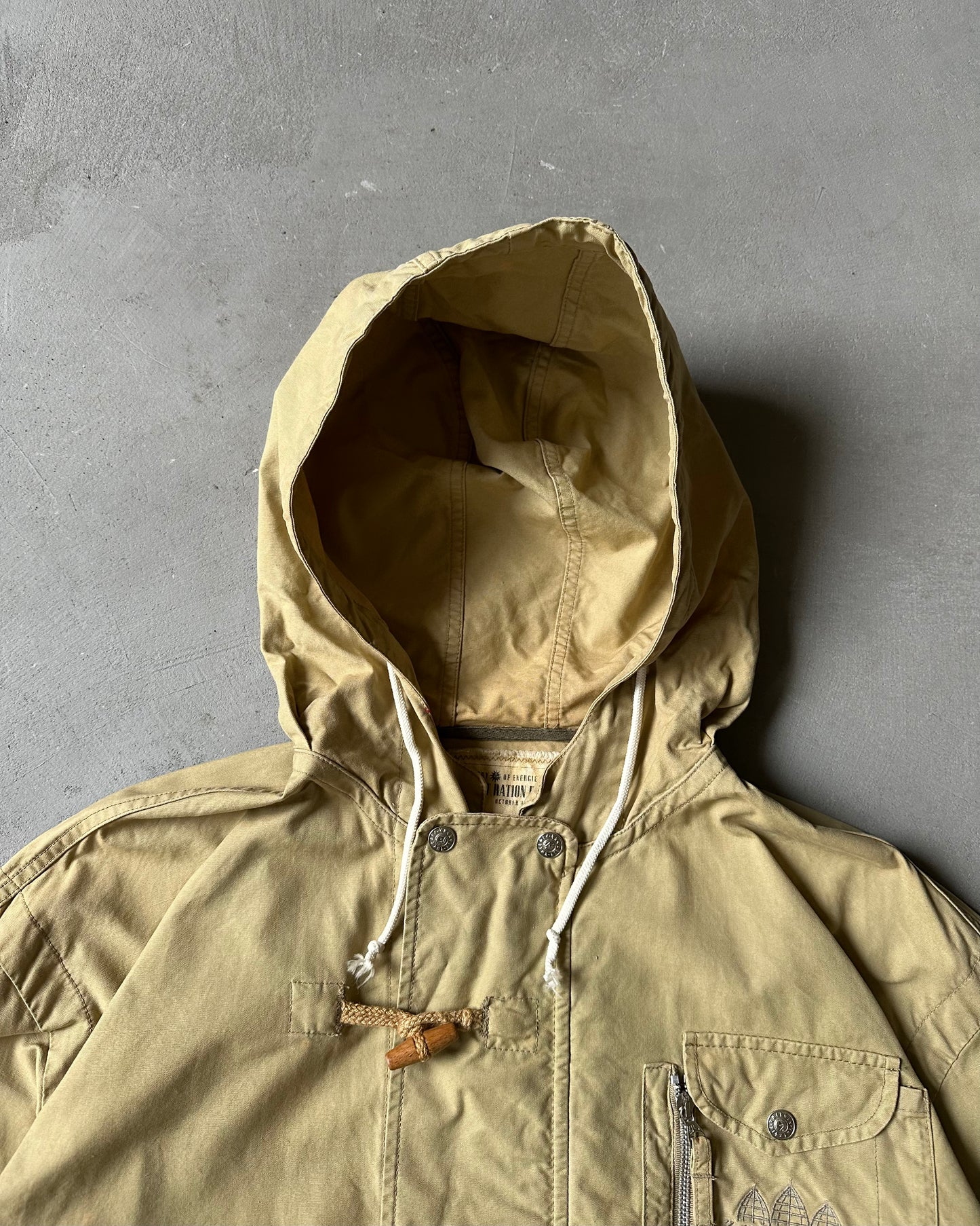 Années 90 - Veste à capuche kaki avec brandebourgs - T.M.