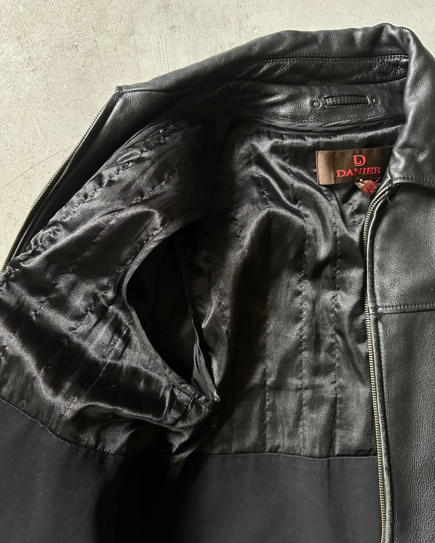 Années 2000 - Blouson en cuir noir - T. L