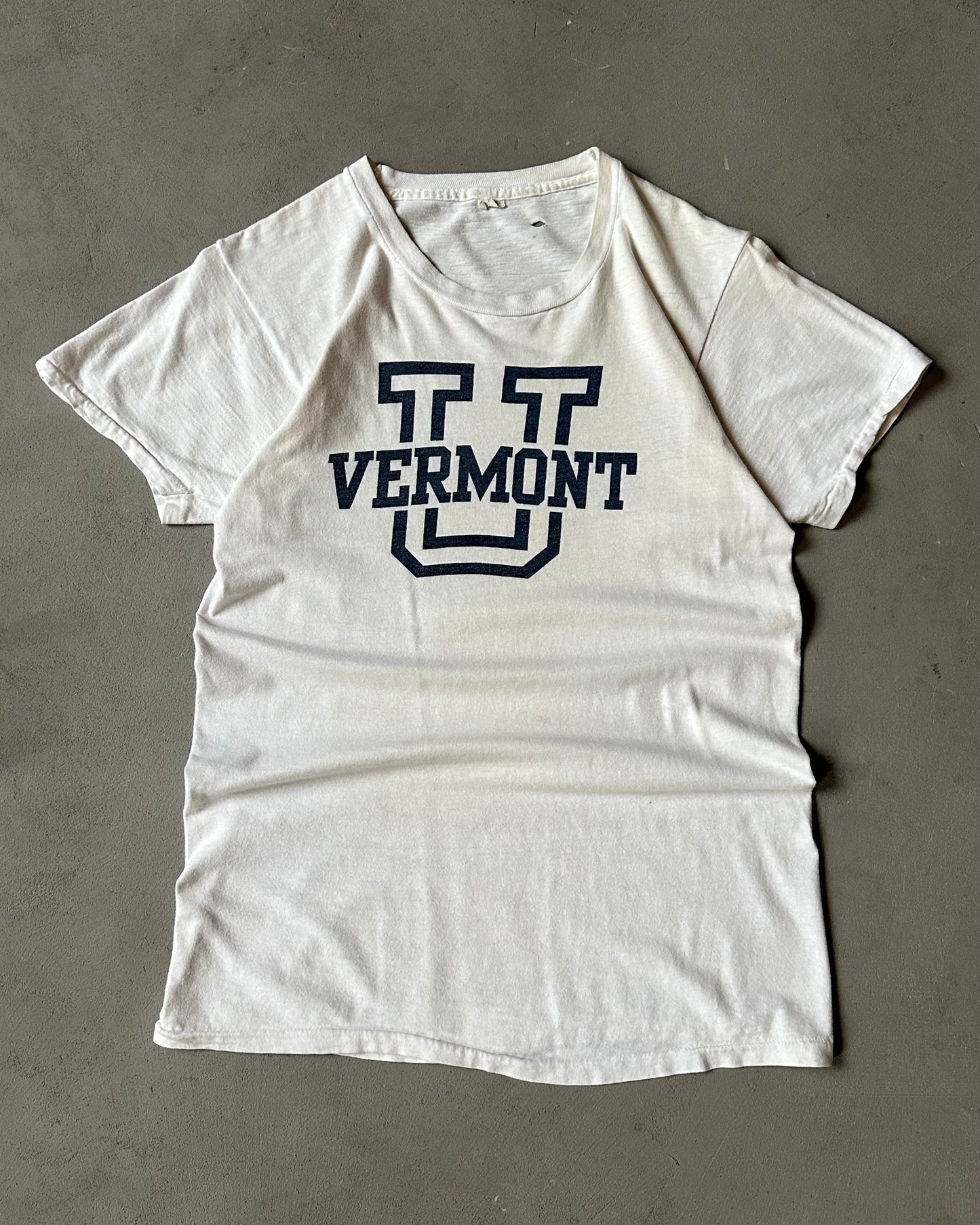 1970s - Distressed White Vermont U T-Shirt - XS/S