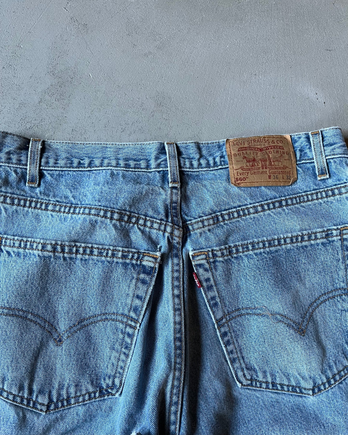 1990s - Distressed 560 Levi's Jeans - 35x31