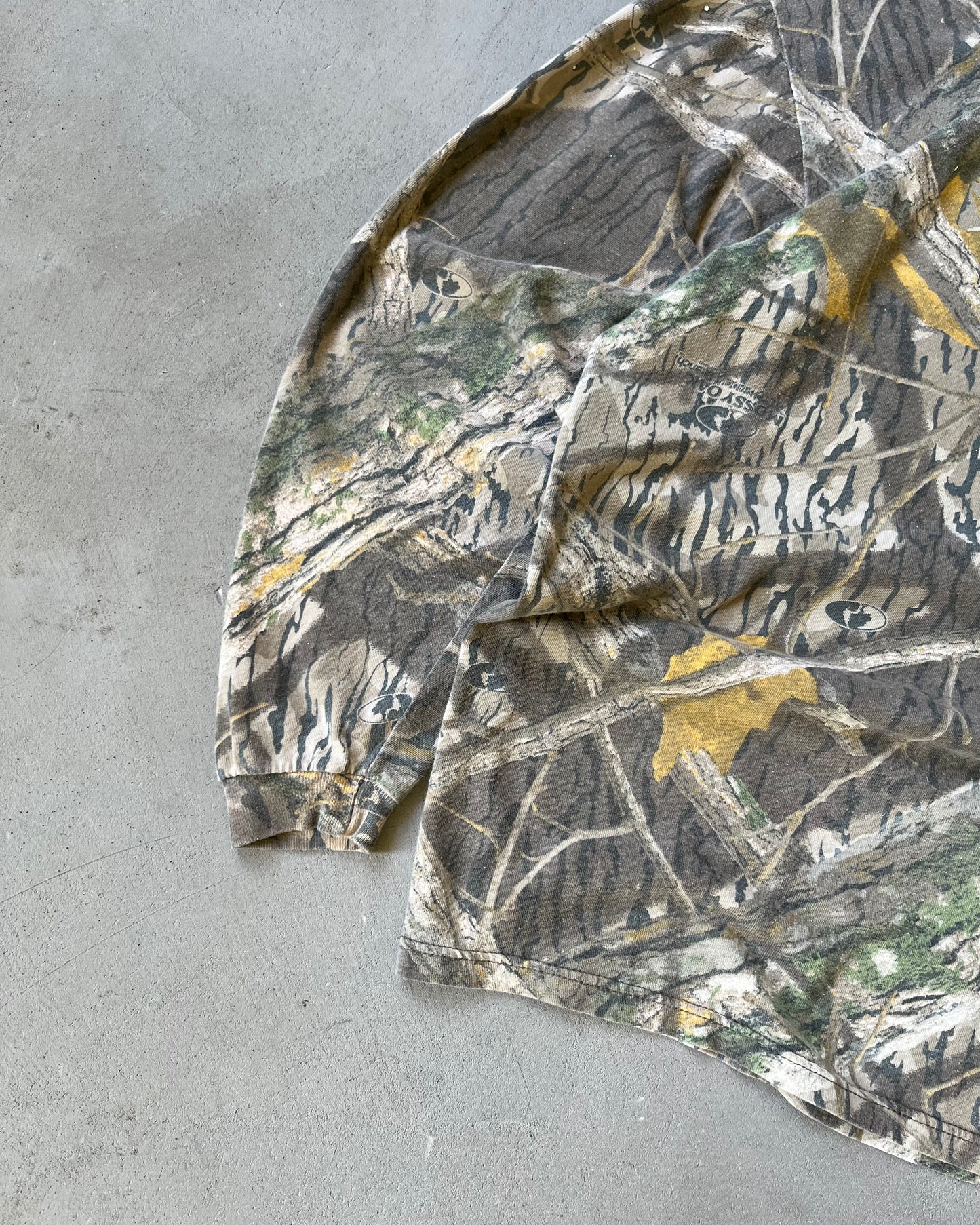 1990s - Distressed Camo Longsleeve - L
