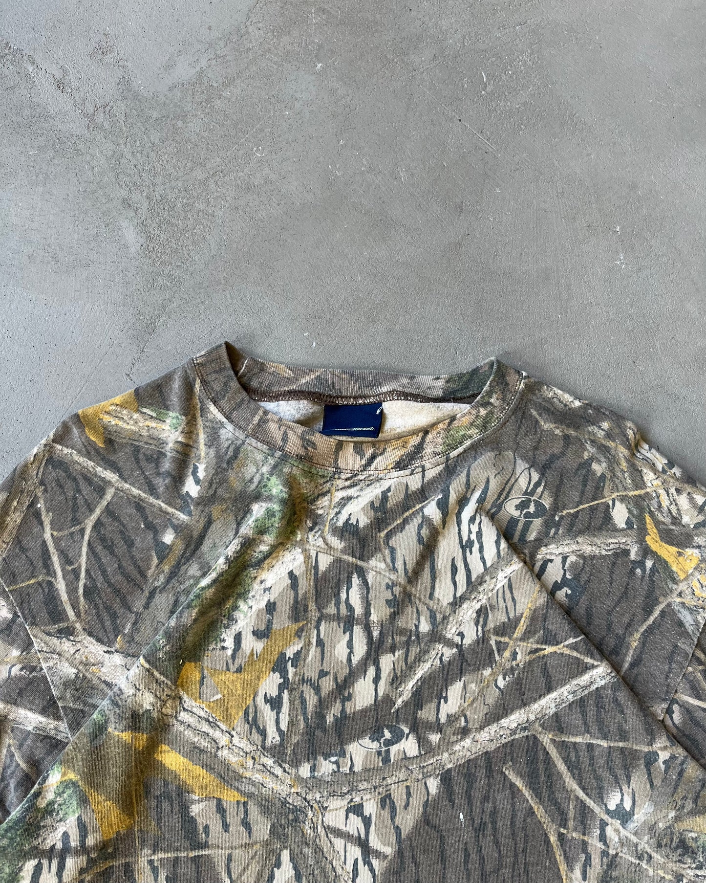 1990s - Distressed Camo Longsleeve - L