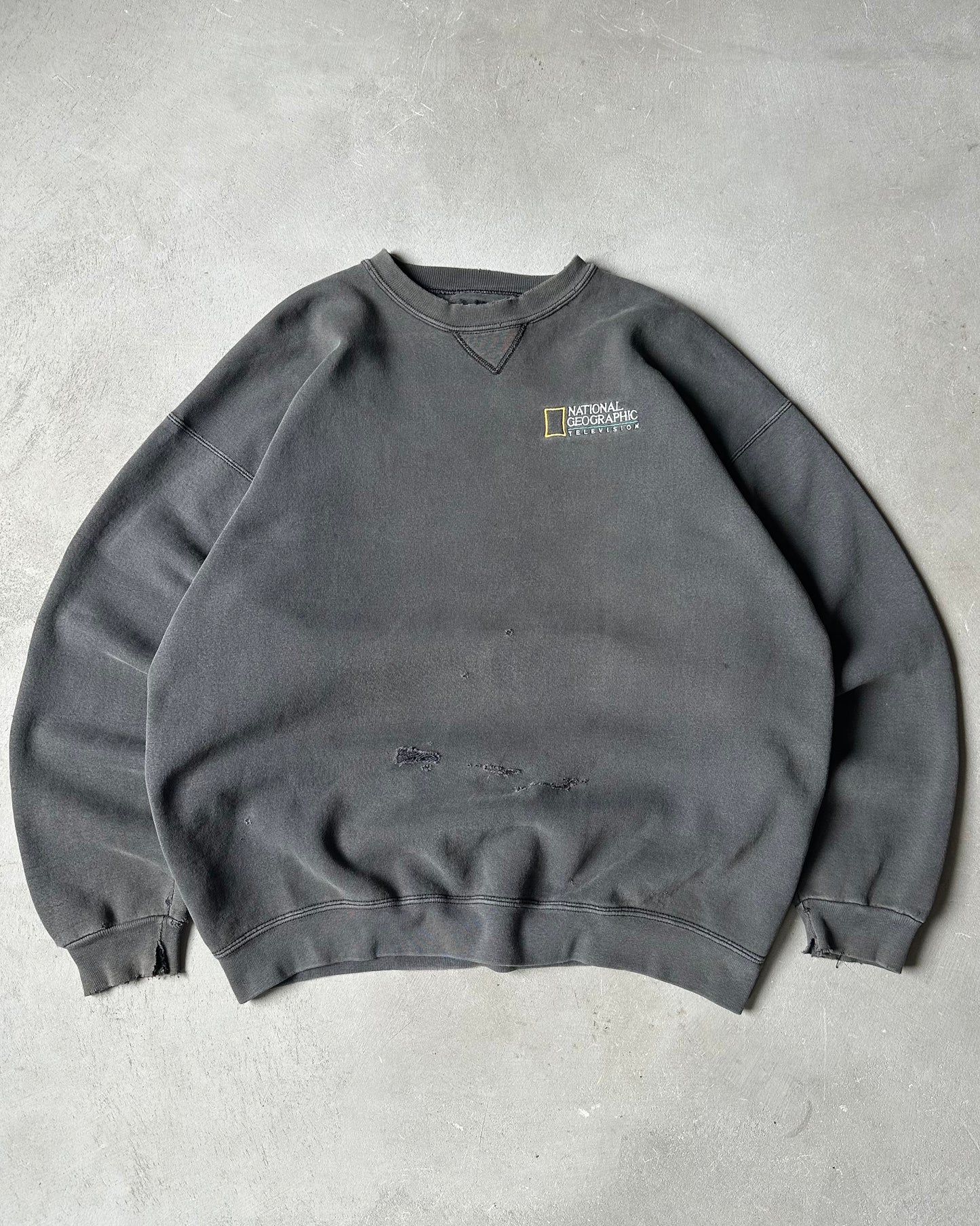 1990s - Distressed Black National Geographic Crewneck - L/XL