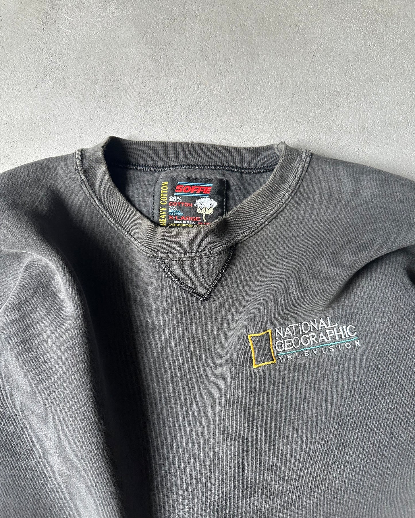 1990s - Distressed Black National Geographic Crewneck - L/XL