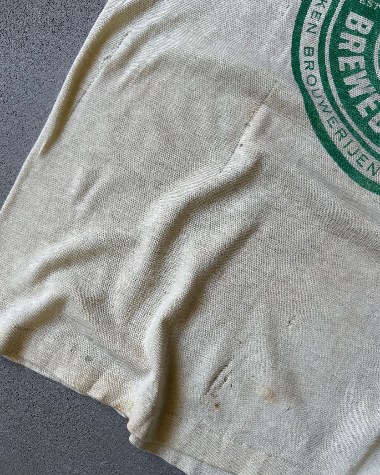 1980s - Distressed Cream Heineken T-Shirt - S/M