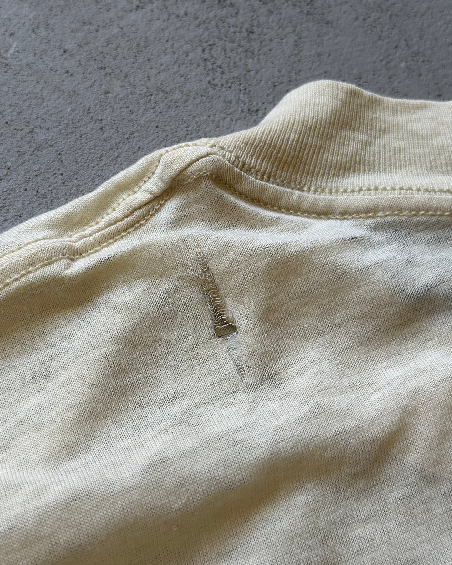 1980s - Distressed Cream Heineken T-Shirt - S/M
