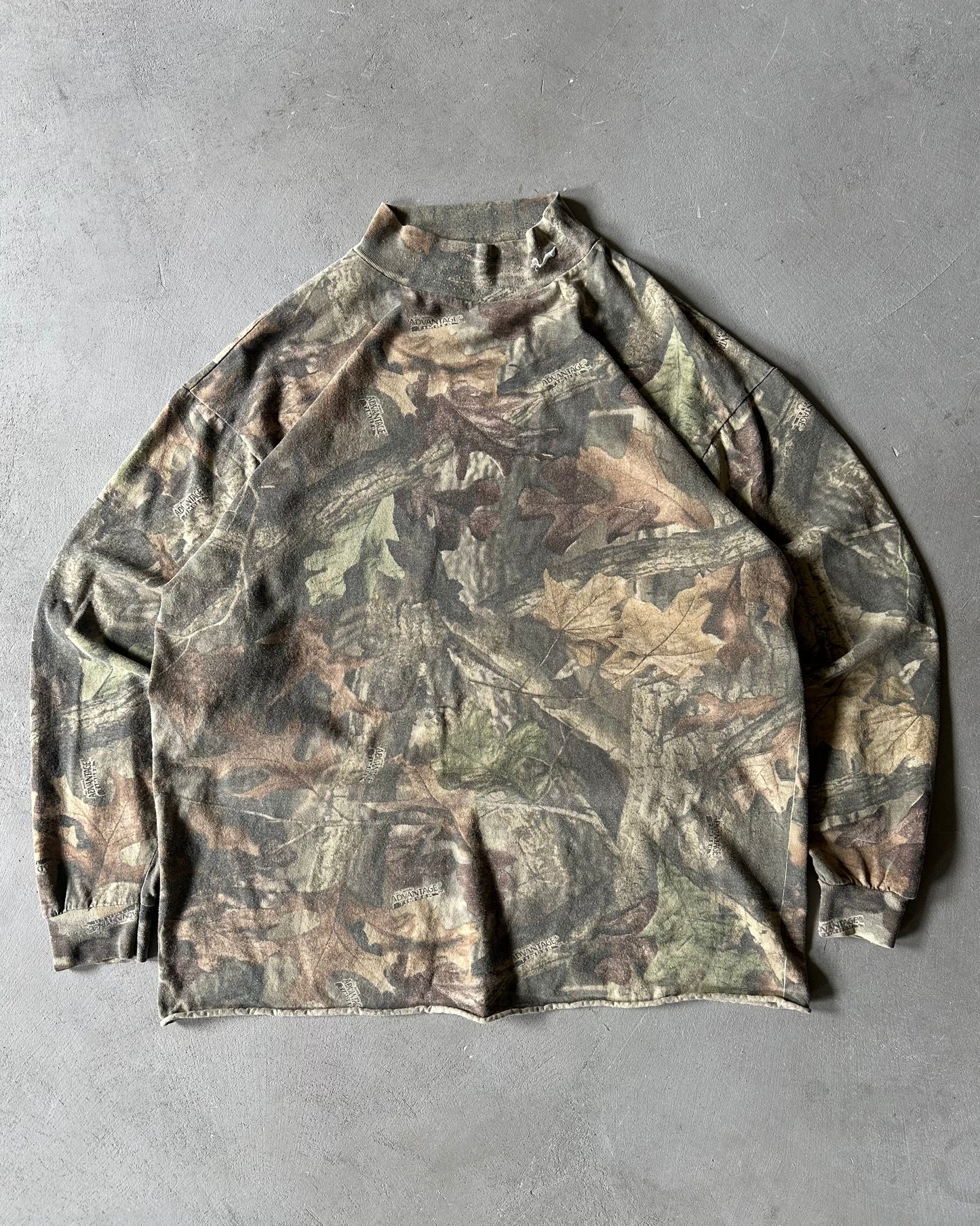 1990s - Camo Mockneck Longsleeve - L