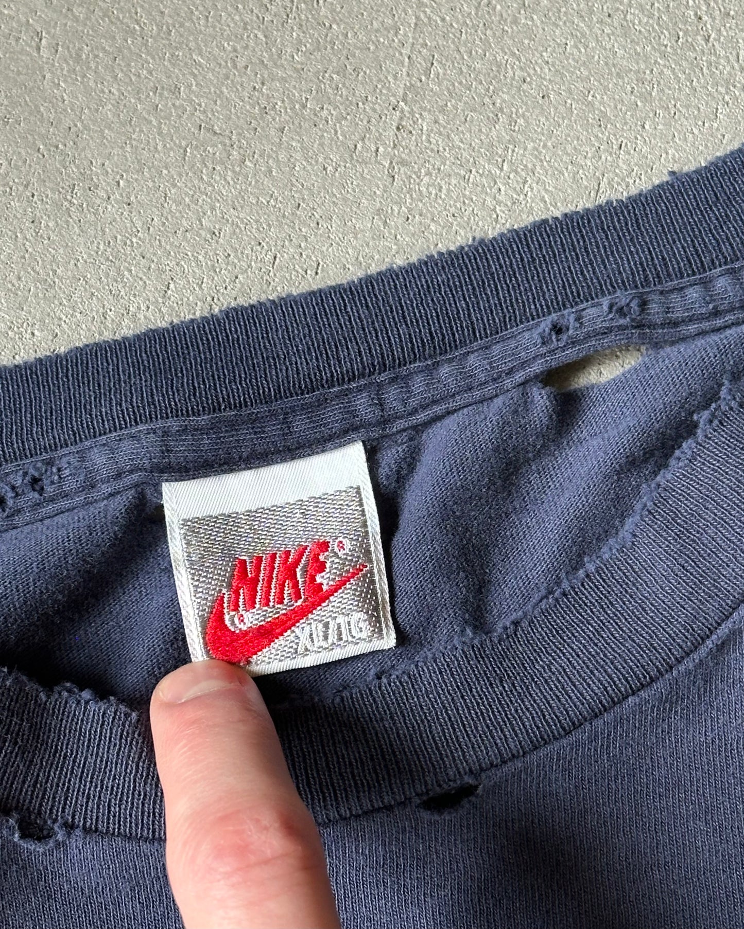 1990s - Distressed Navy Nike T-Shirt - XL