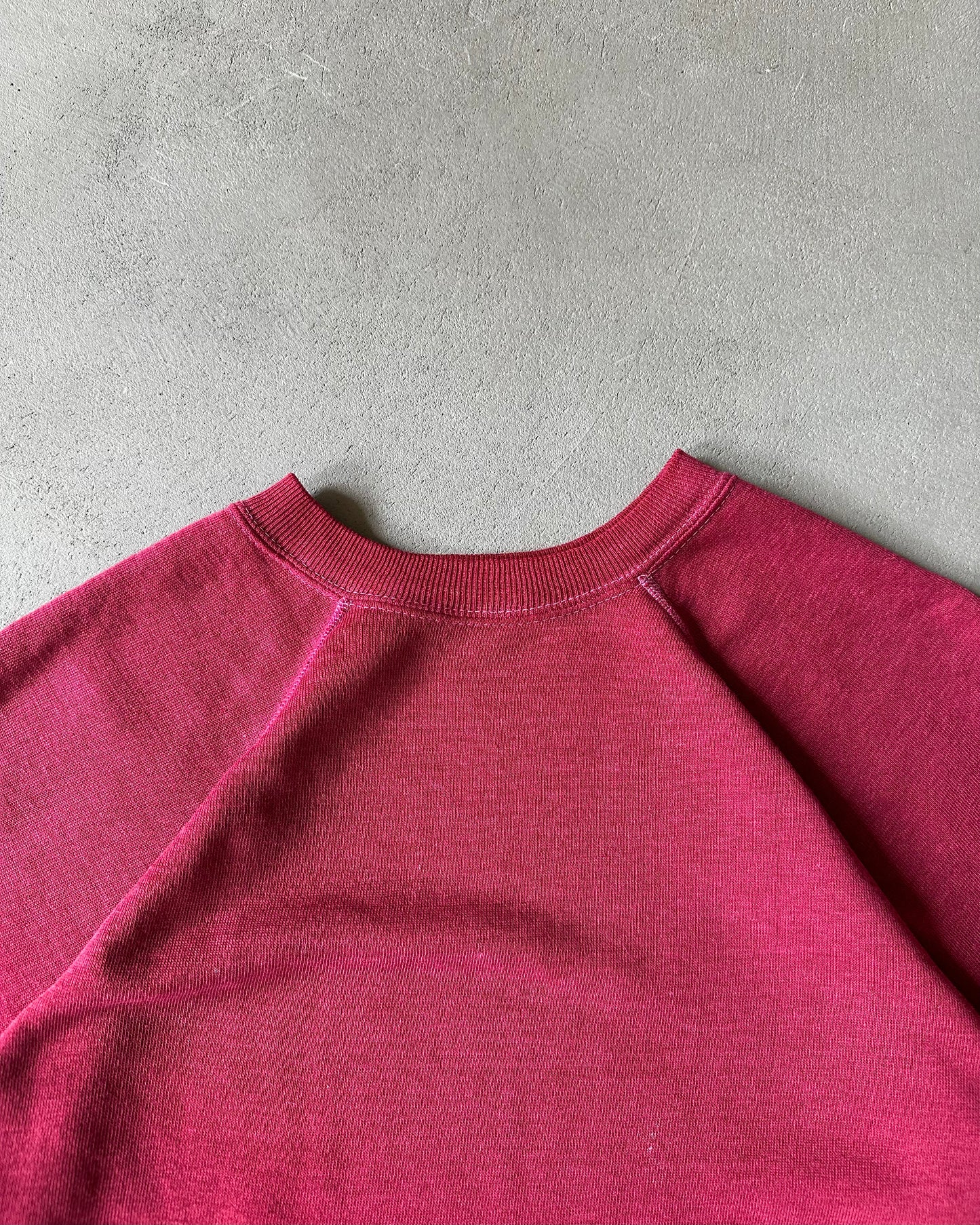 1970s - Raspberry Cut Off Raglan Crewneck - M