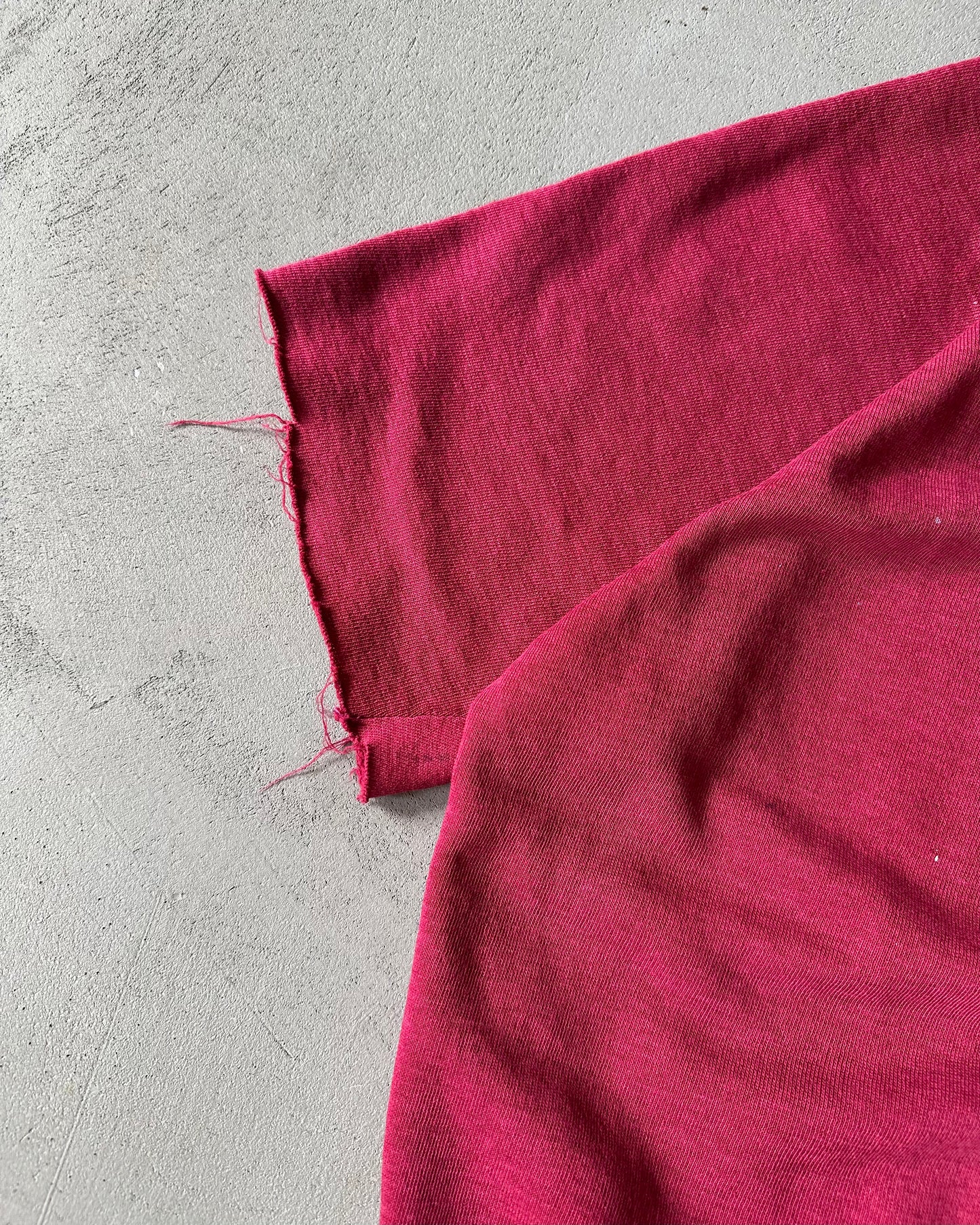 1970s - Raspberry Cut Off Raglan Crewneck - M