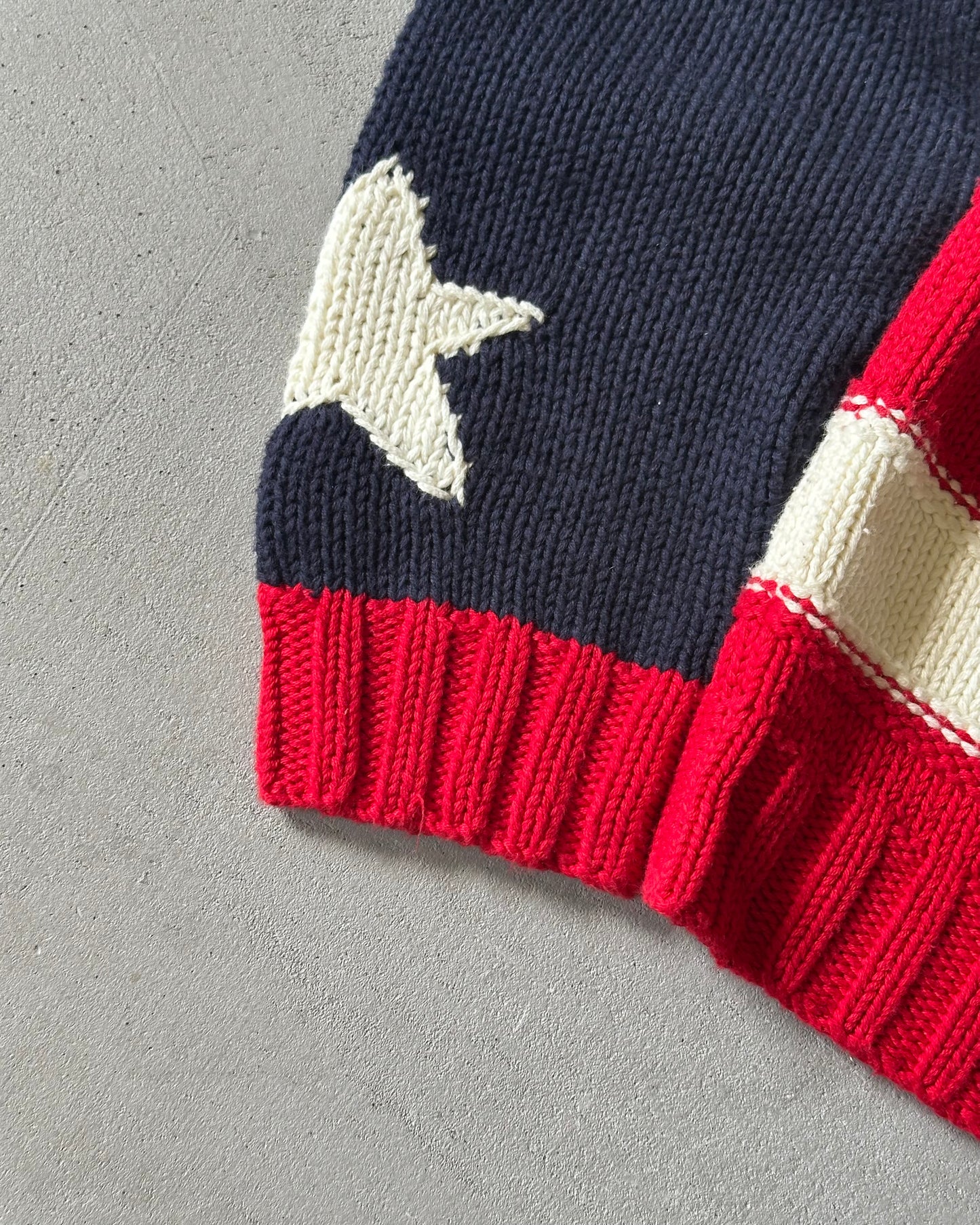 1990s - Red/Cream Tommy Hilfiger USA Flag Sweater - (W)M