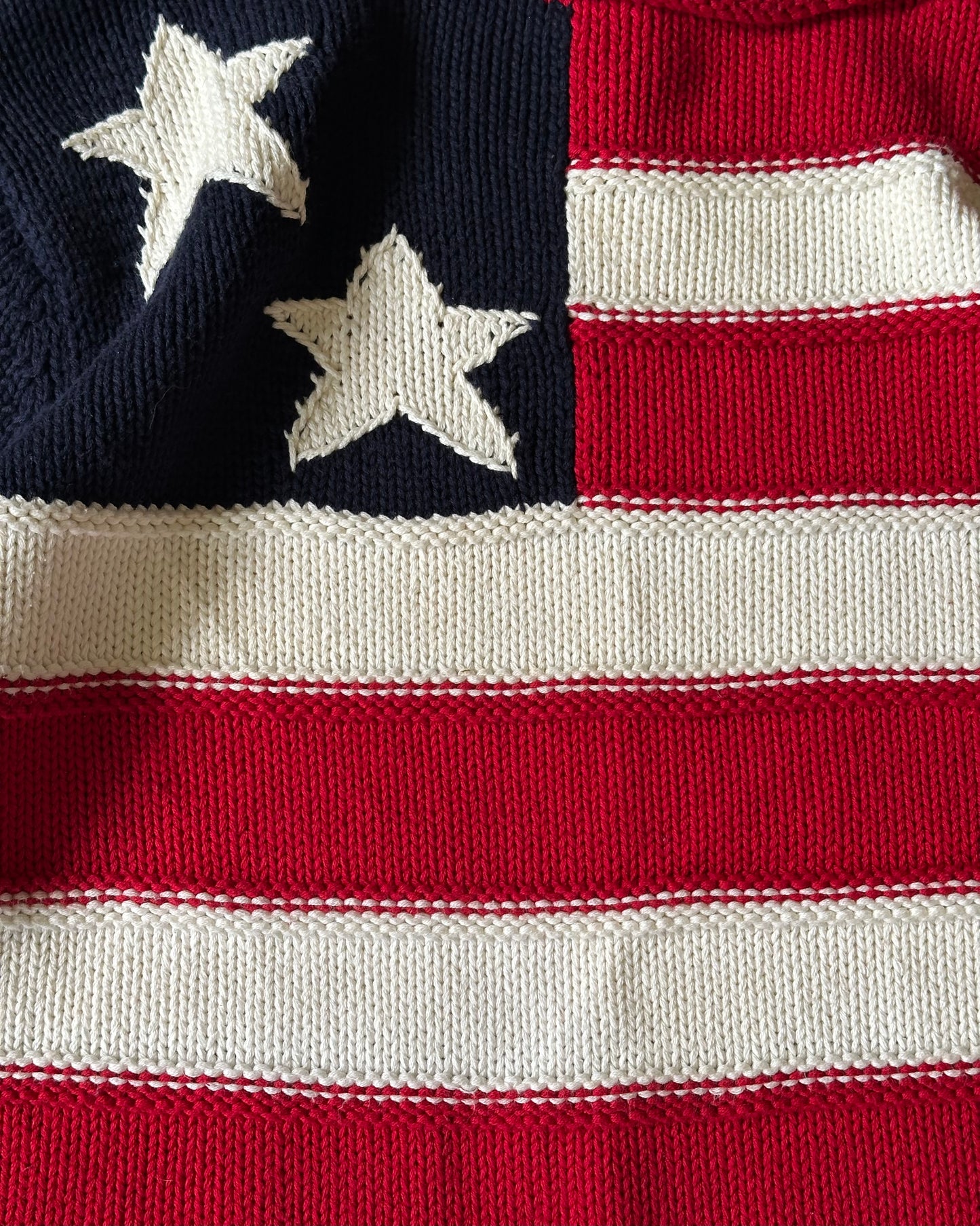 1990s - Red/Cream Tommy Hilfiger USA Flag Sweater - (W)M