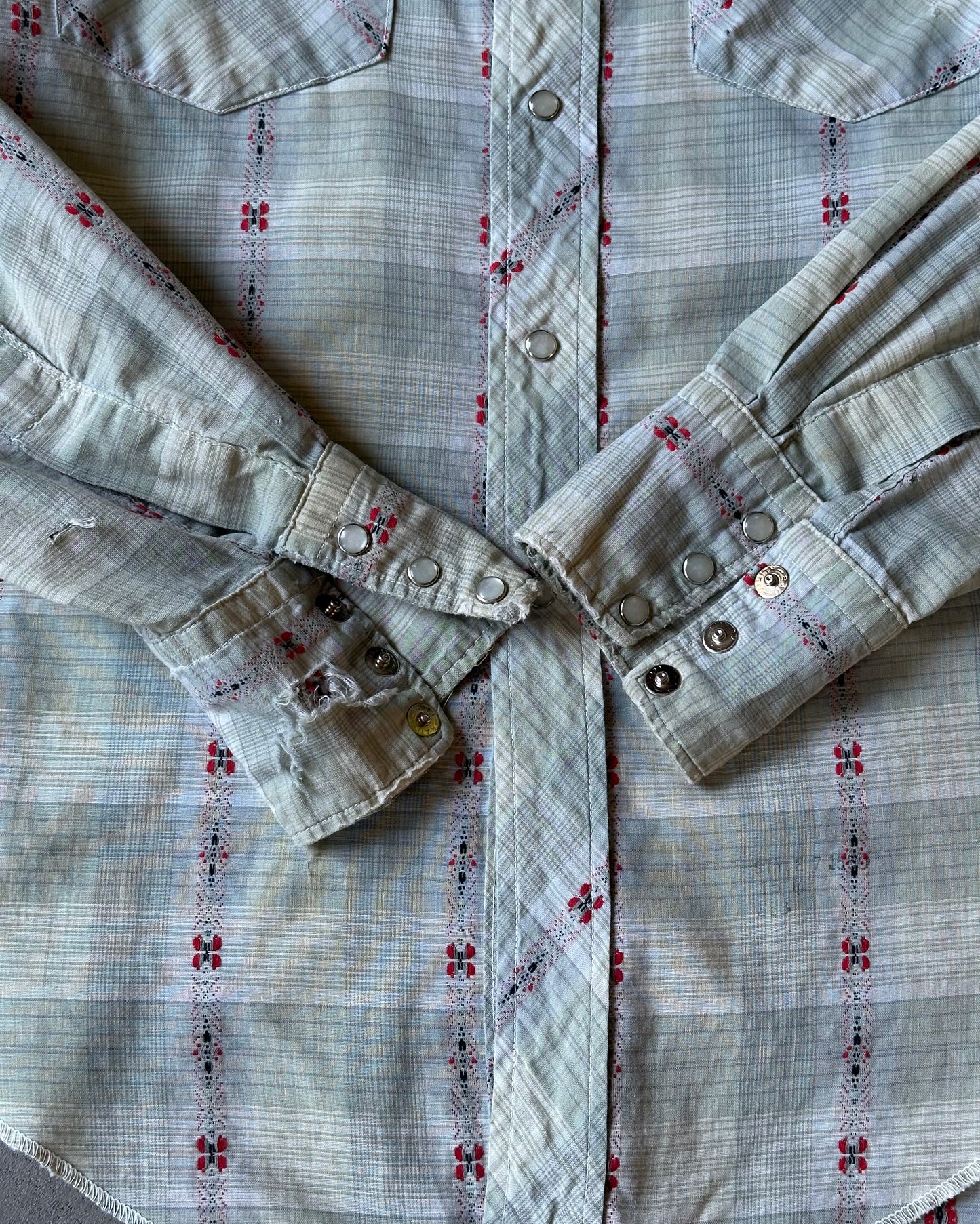 1970s - Distressed Light Grey/Red Rawhide Western Shirt - S