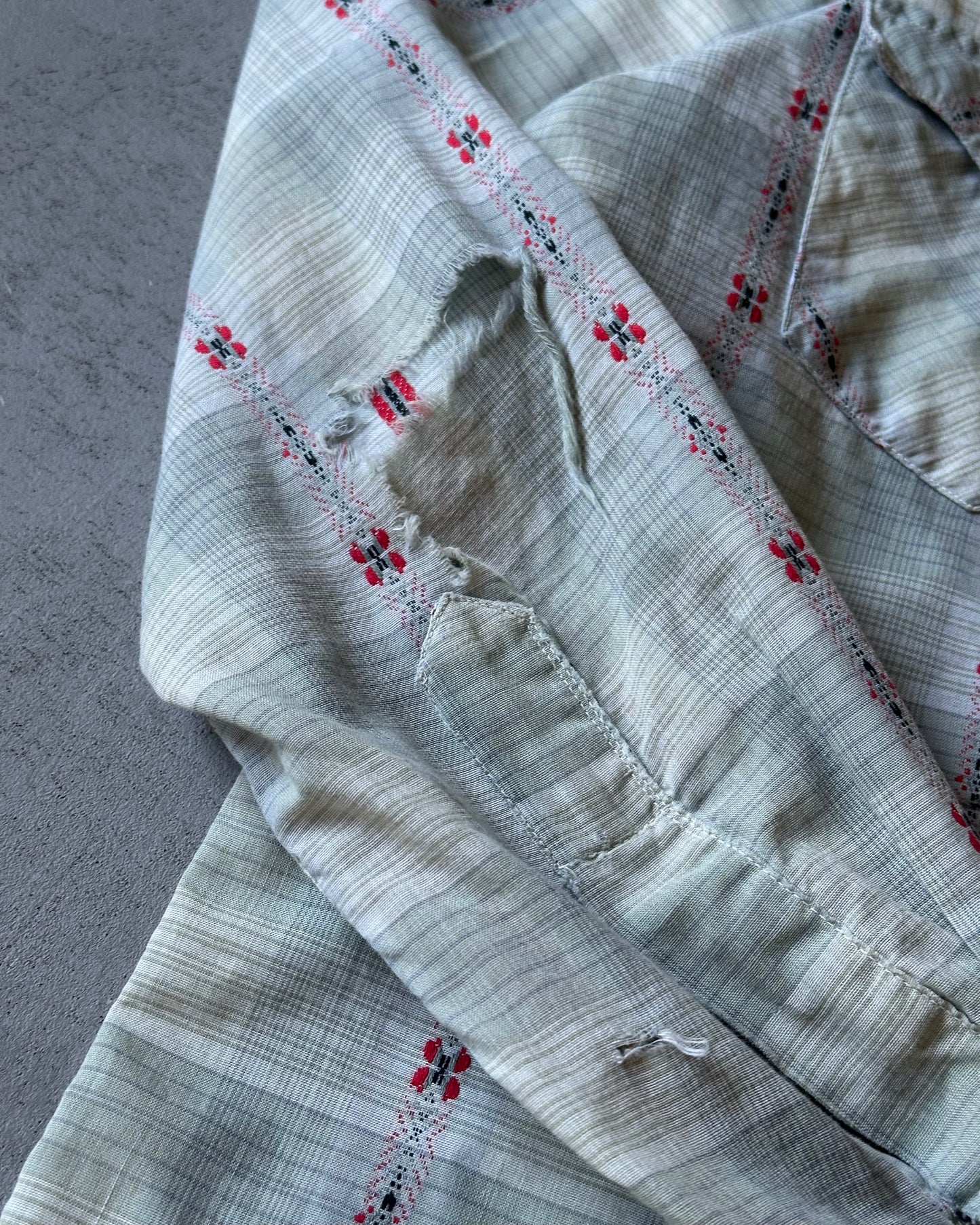 1970s - Distressed Light Grey/Red Rawhide Western Shirt - S