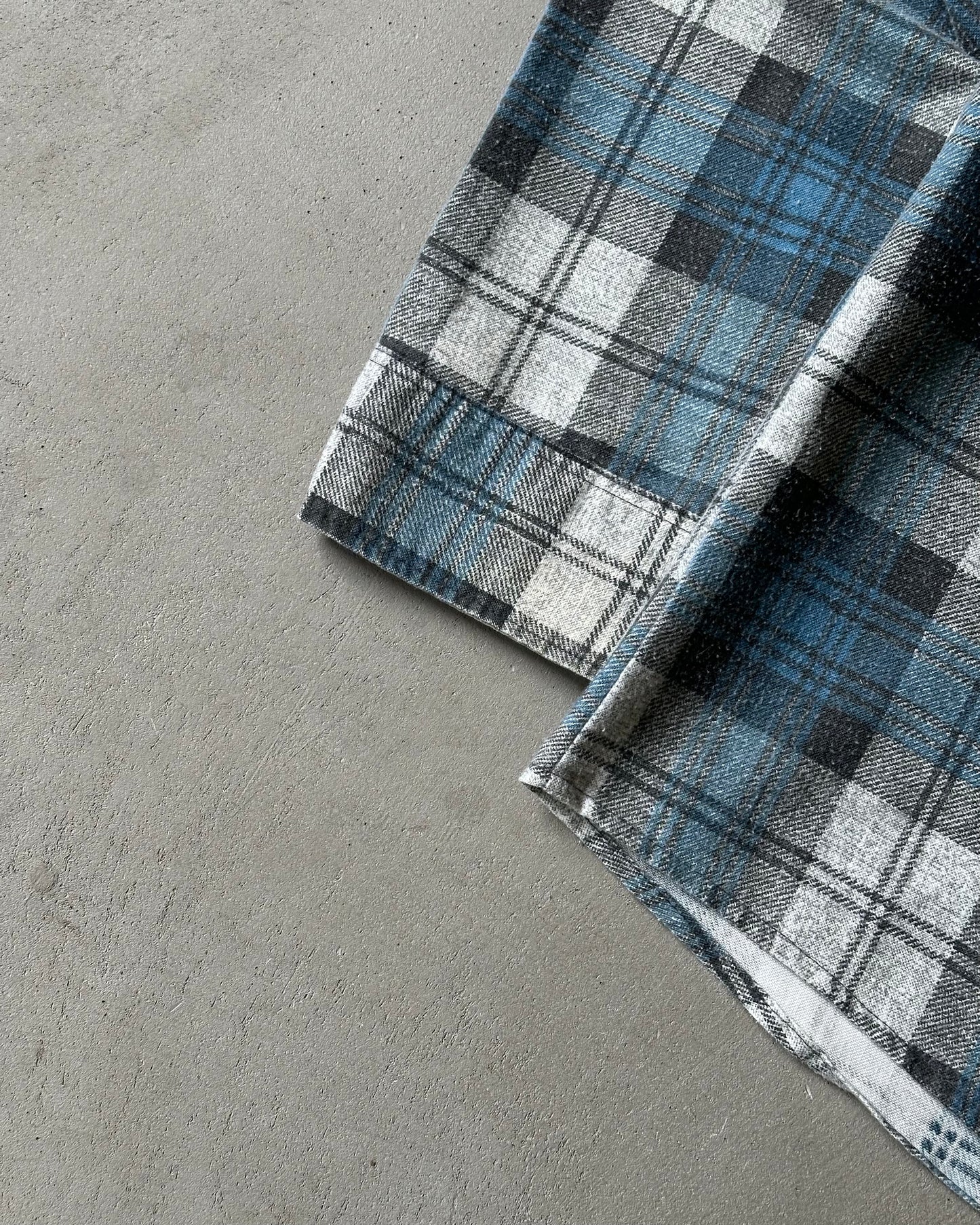 1980s - Blue/Grey Plaid Flannel - L/XL